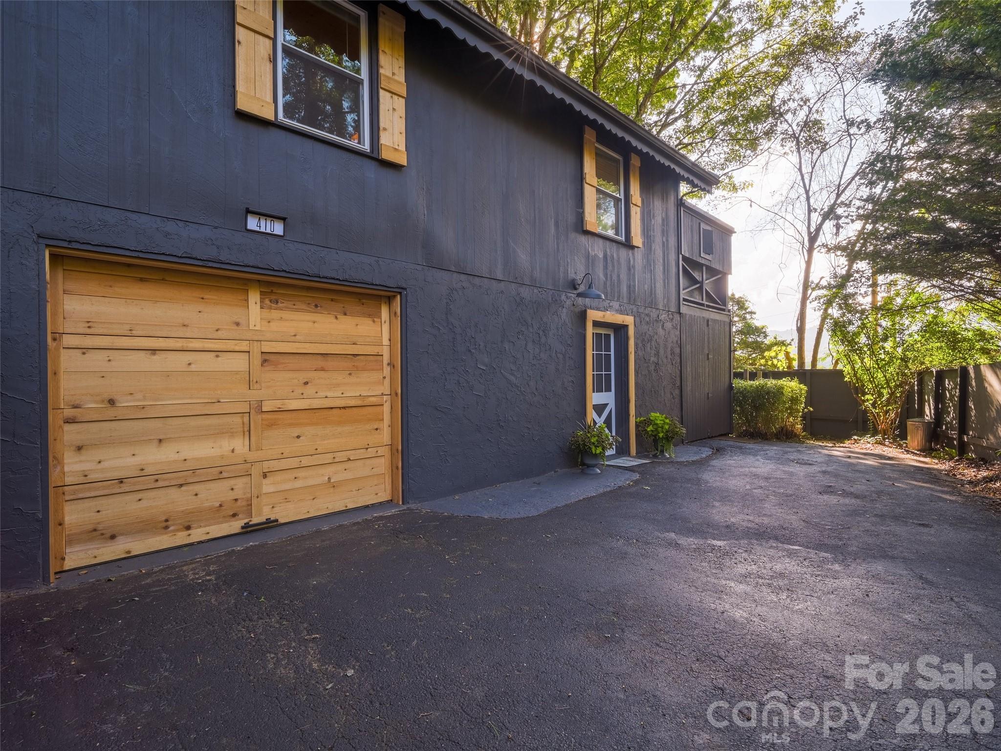 410 Mother In Law Lane — Burnsville