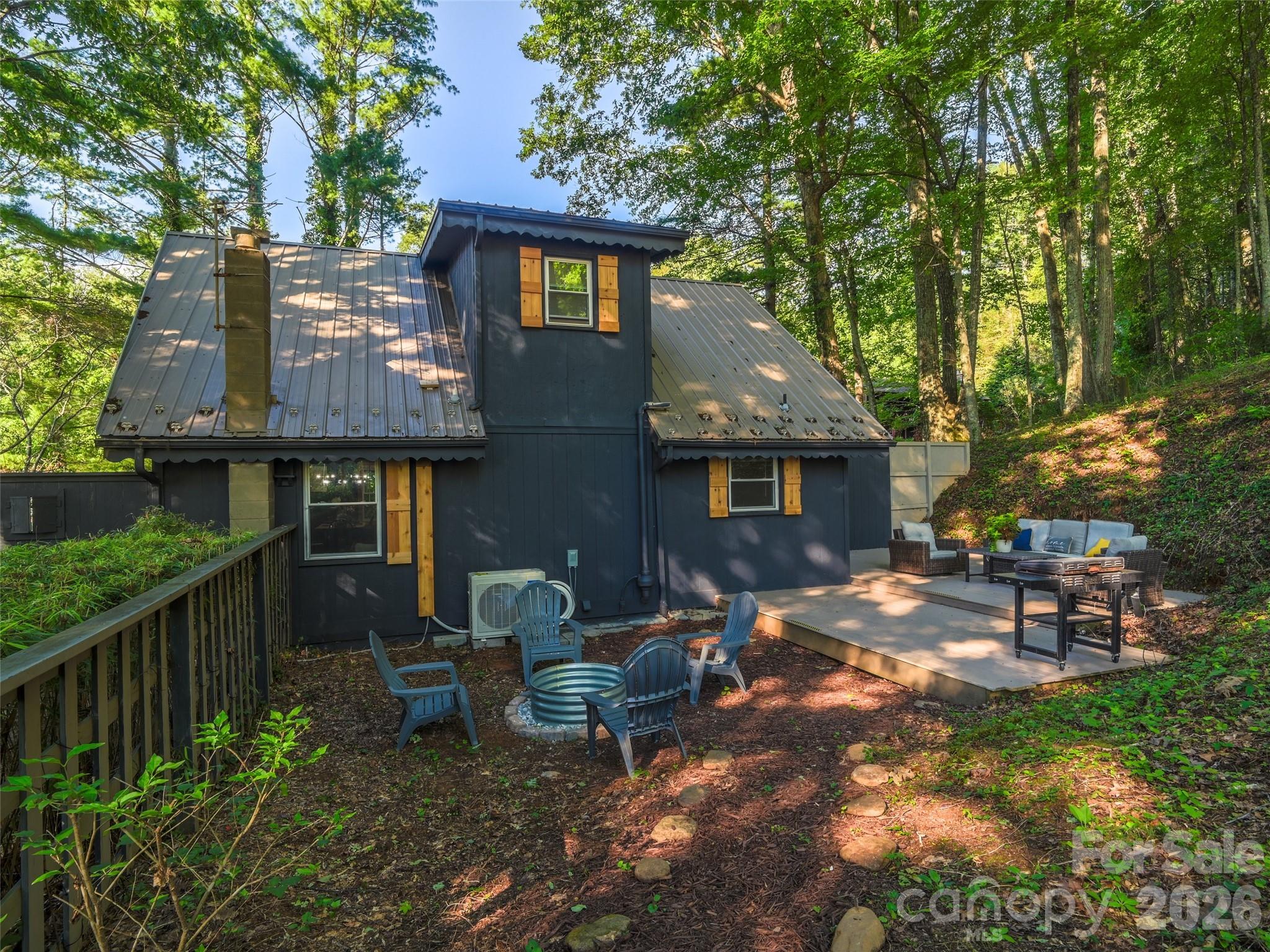410 Mother In Law Lane — Burnsville
