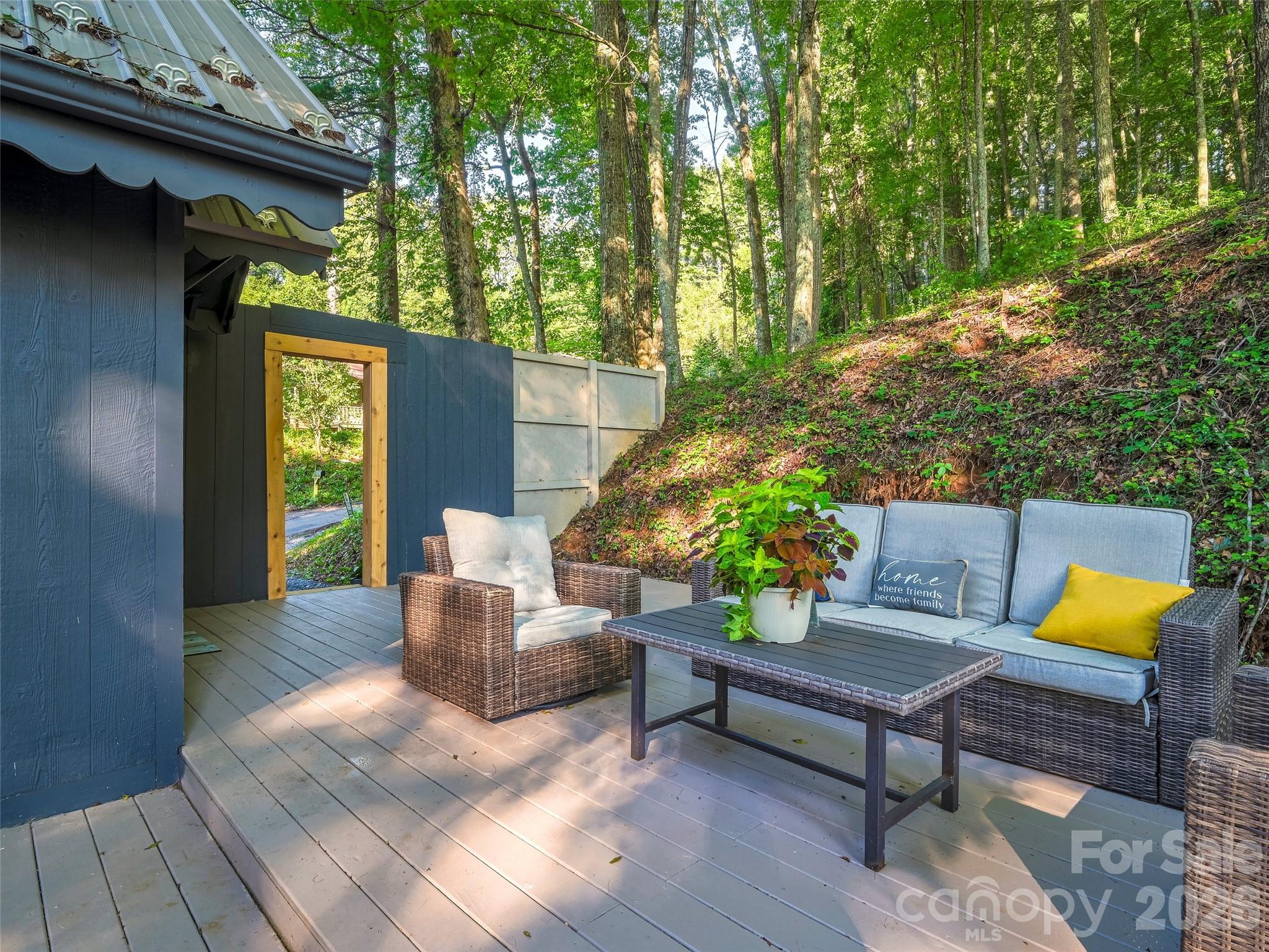 410 Mother In Law Lane — Burnsville