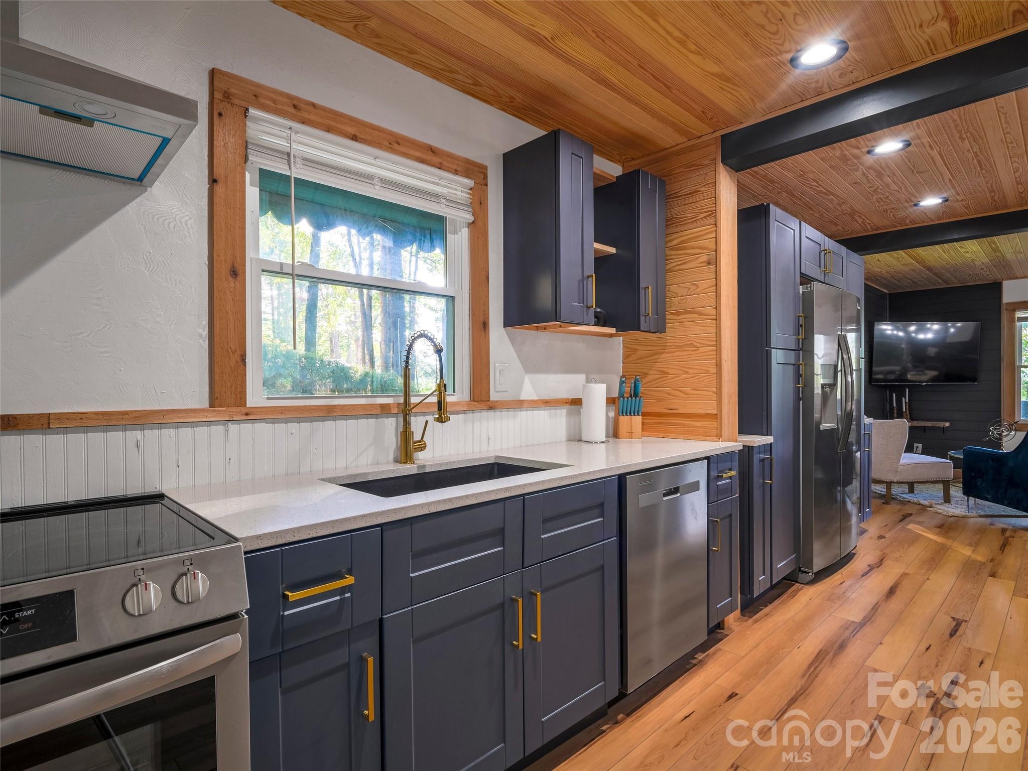 410 Mother In Law Lane — Burnsville