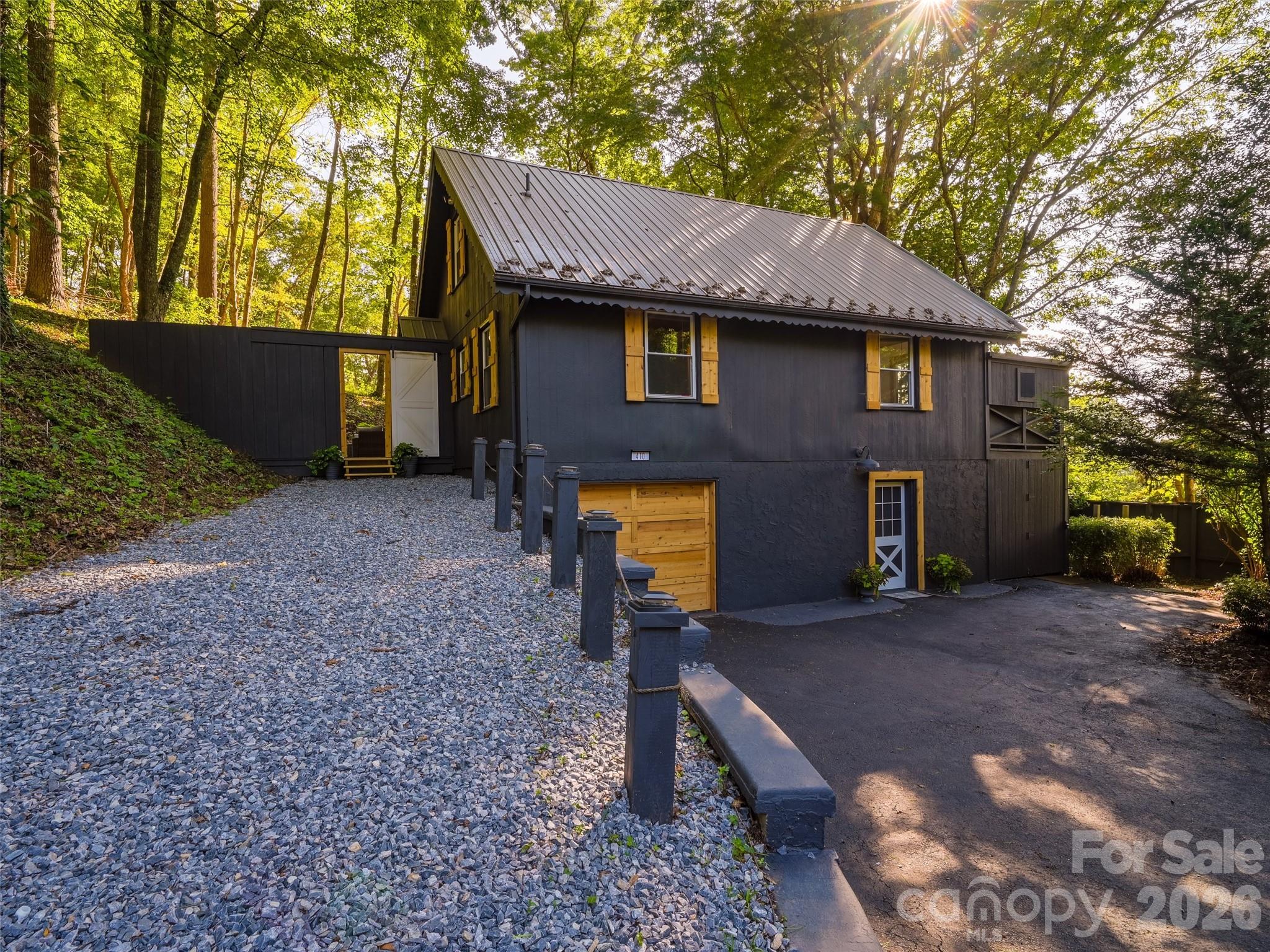410 Mother In Law Lane — Burnsville