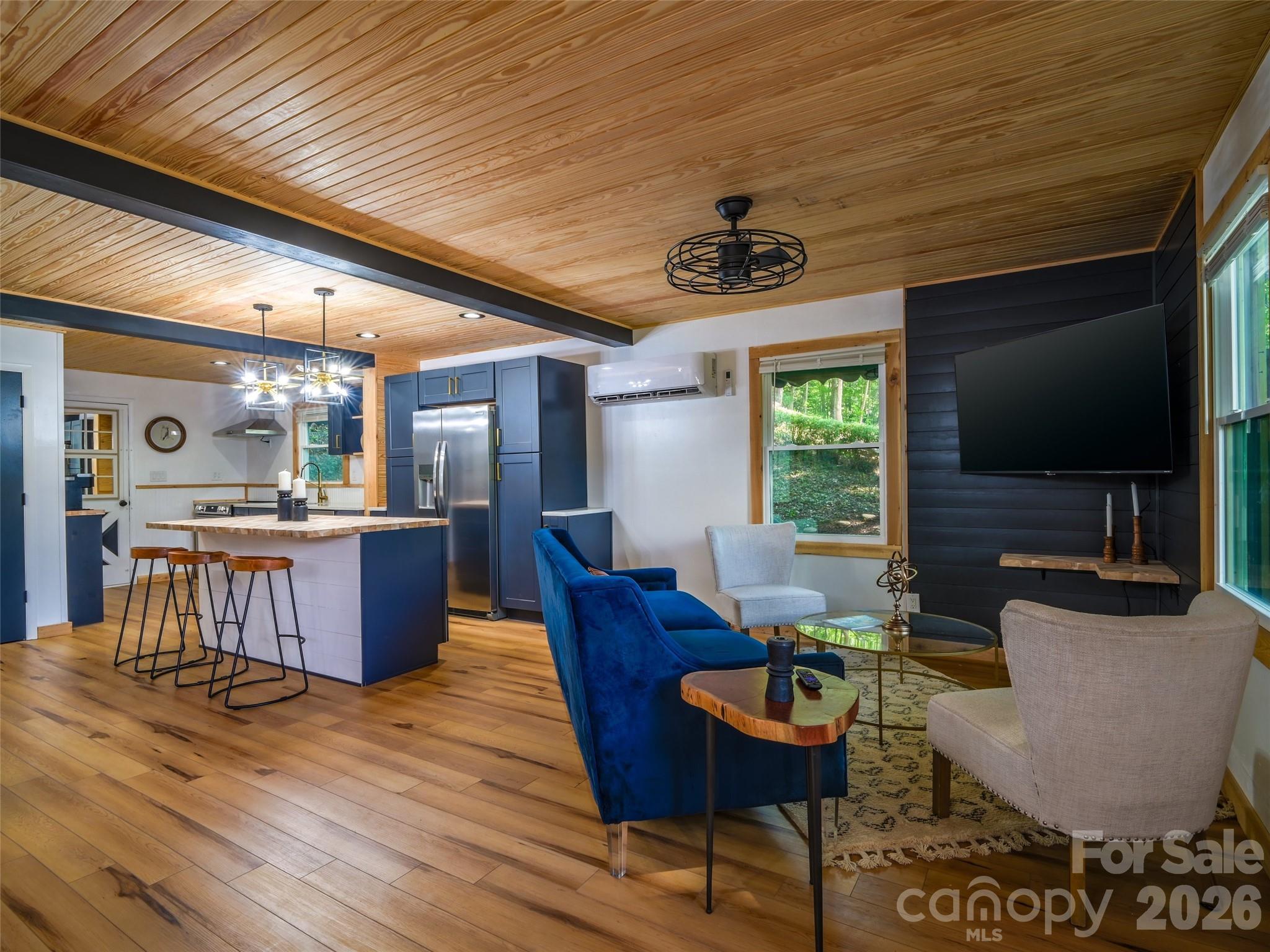 410 Mother In Law Lane — Burnsville
