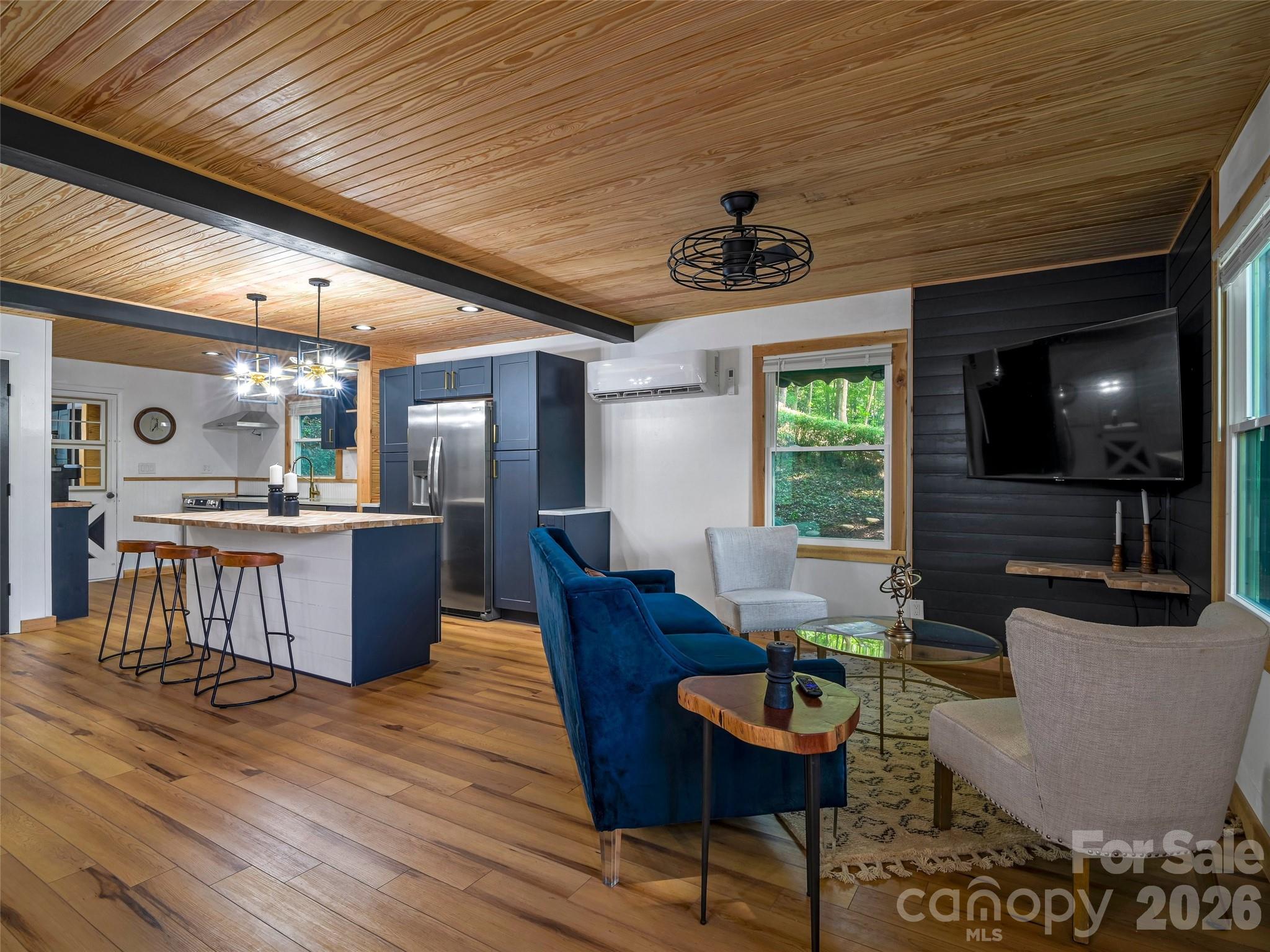 410 Mother In Law Lane — Burnsville