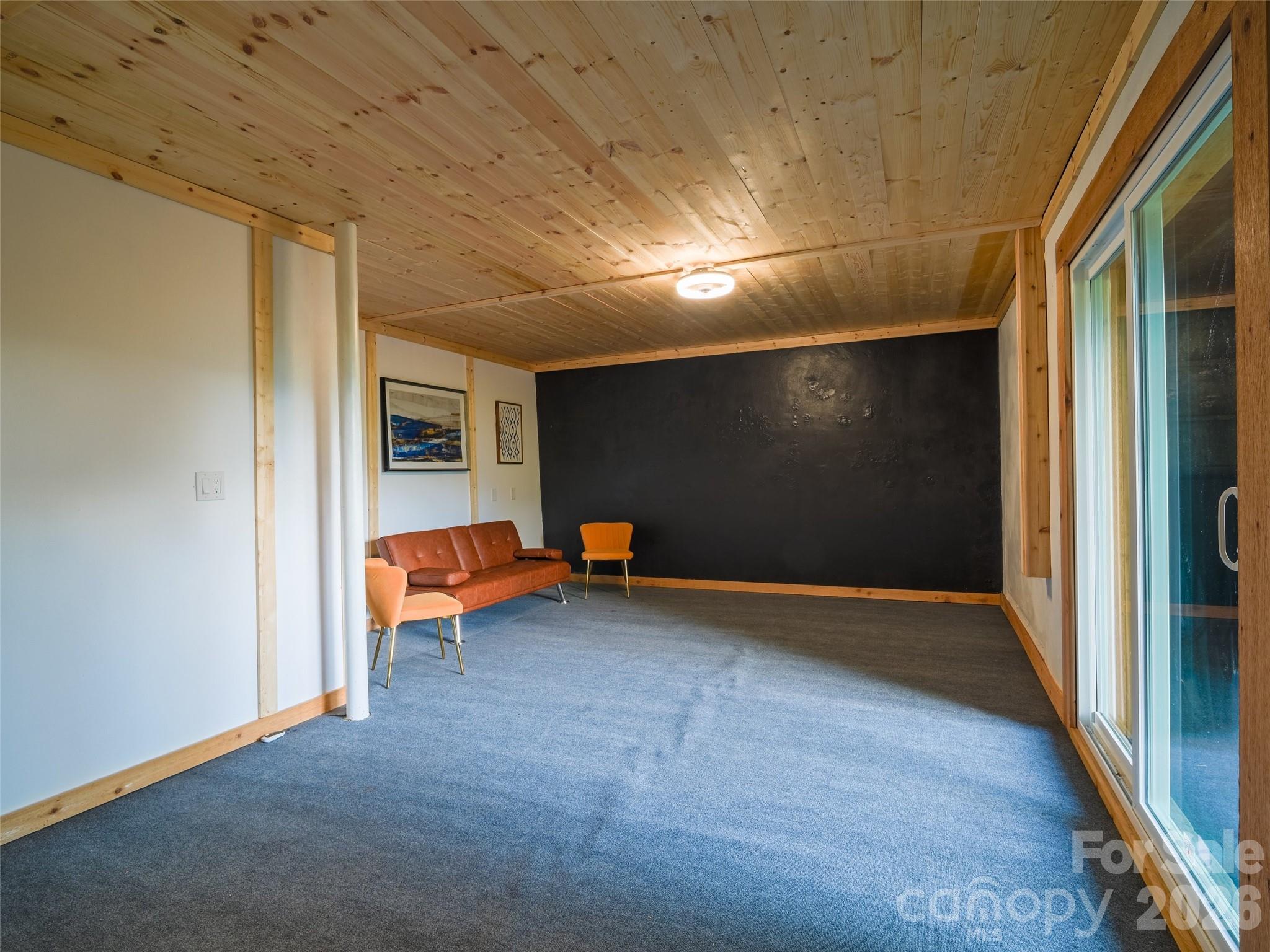 410 Mother In Law Lane — Burnsville