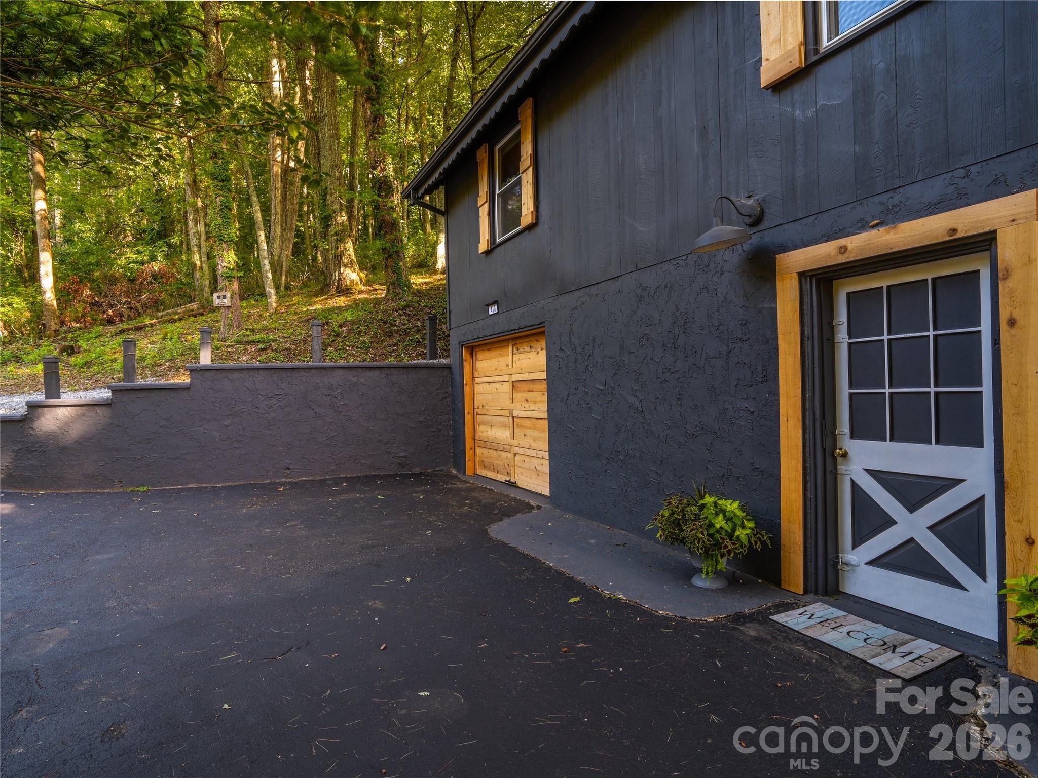 410 Mother In Law Lane — Burnsville