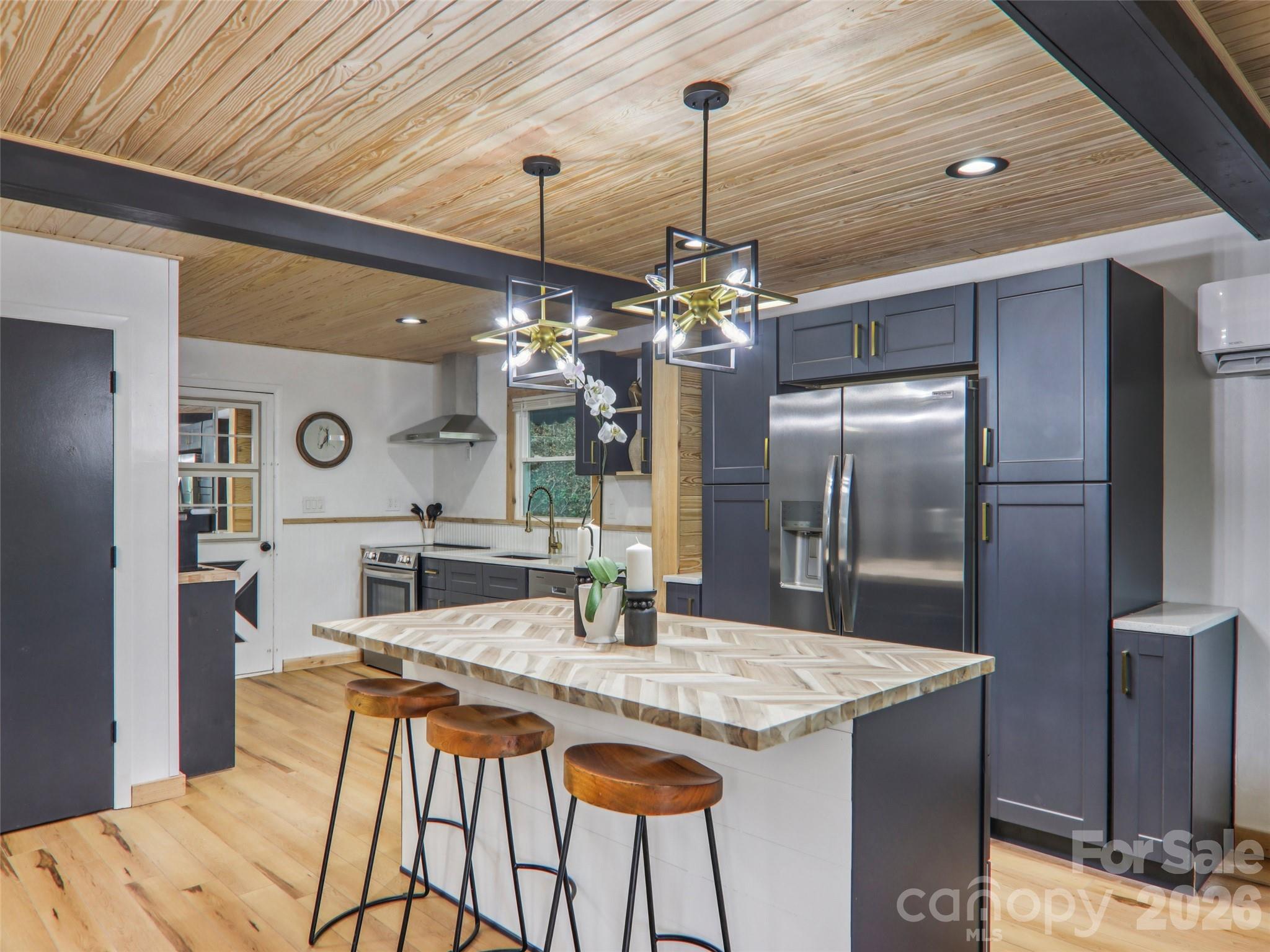 410 Mother In Law Lane — Burnsville