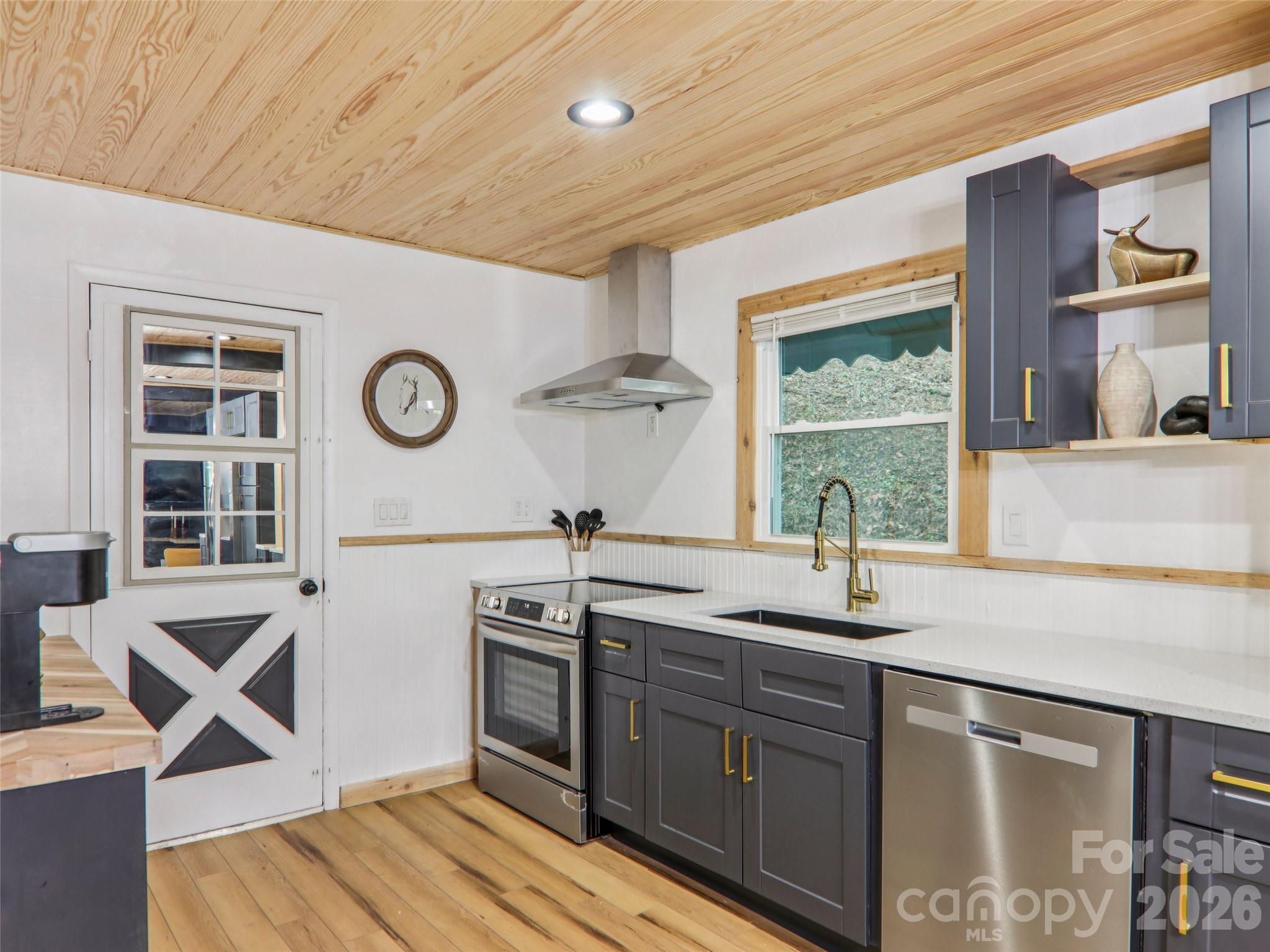 410 Mother In Law Lane — Burnsville