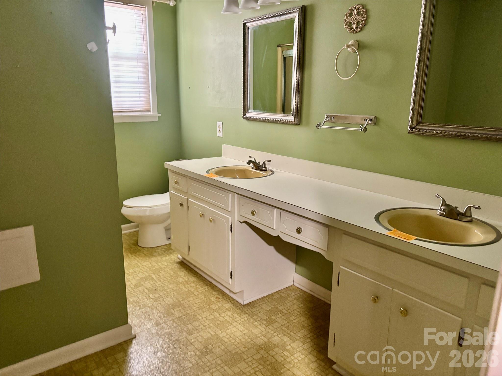 8417 Rolling Hills Avenue — Hickory