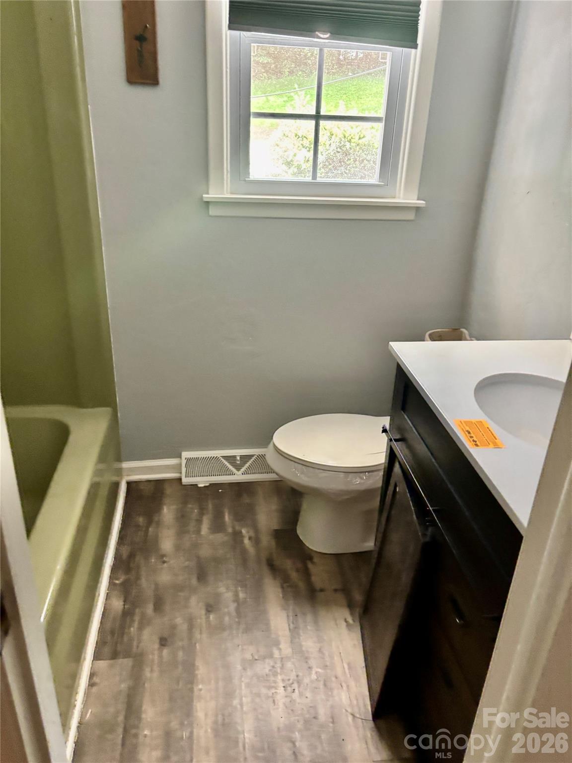8417 Rolling Hills Avenue — Hickory