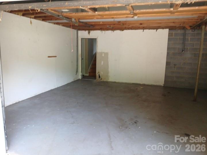 8417 Rolling Hills Avenue — Hickory
