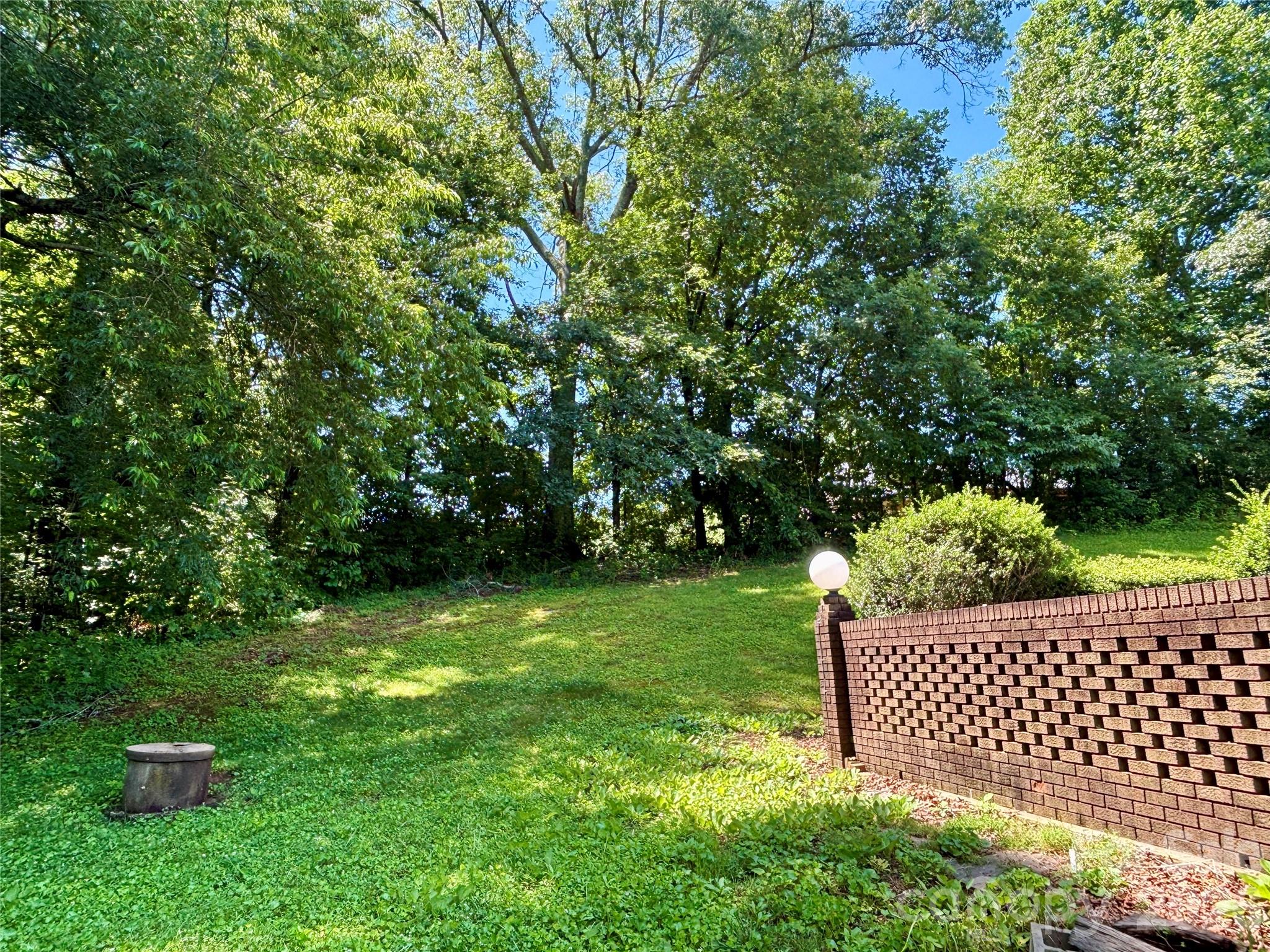 8417 Rolling Hills Avenue — Hickory