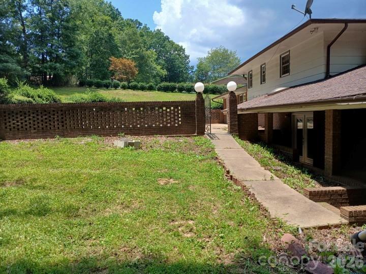8417 Rolling Hills Avenue — Hickory