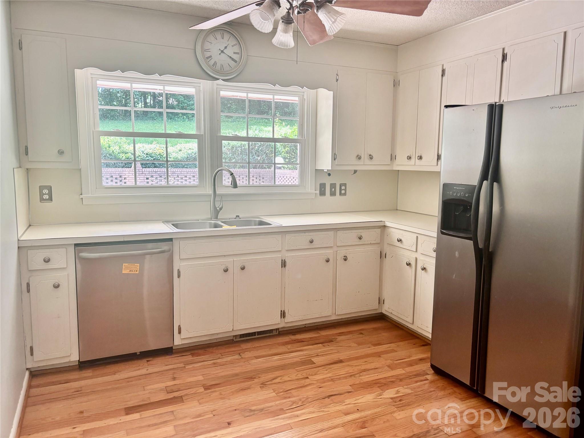 8417 Rolling Hills Avenue — Hickory