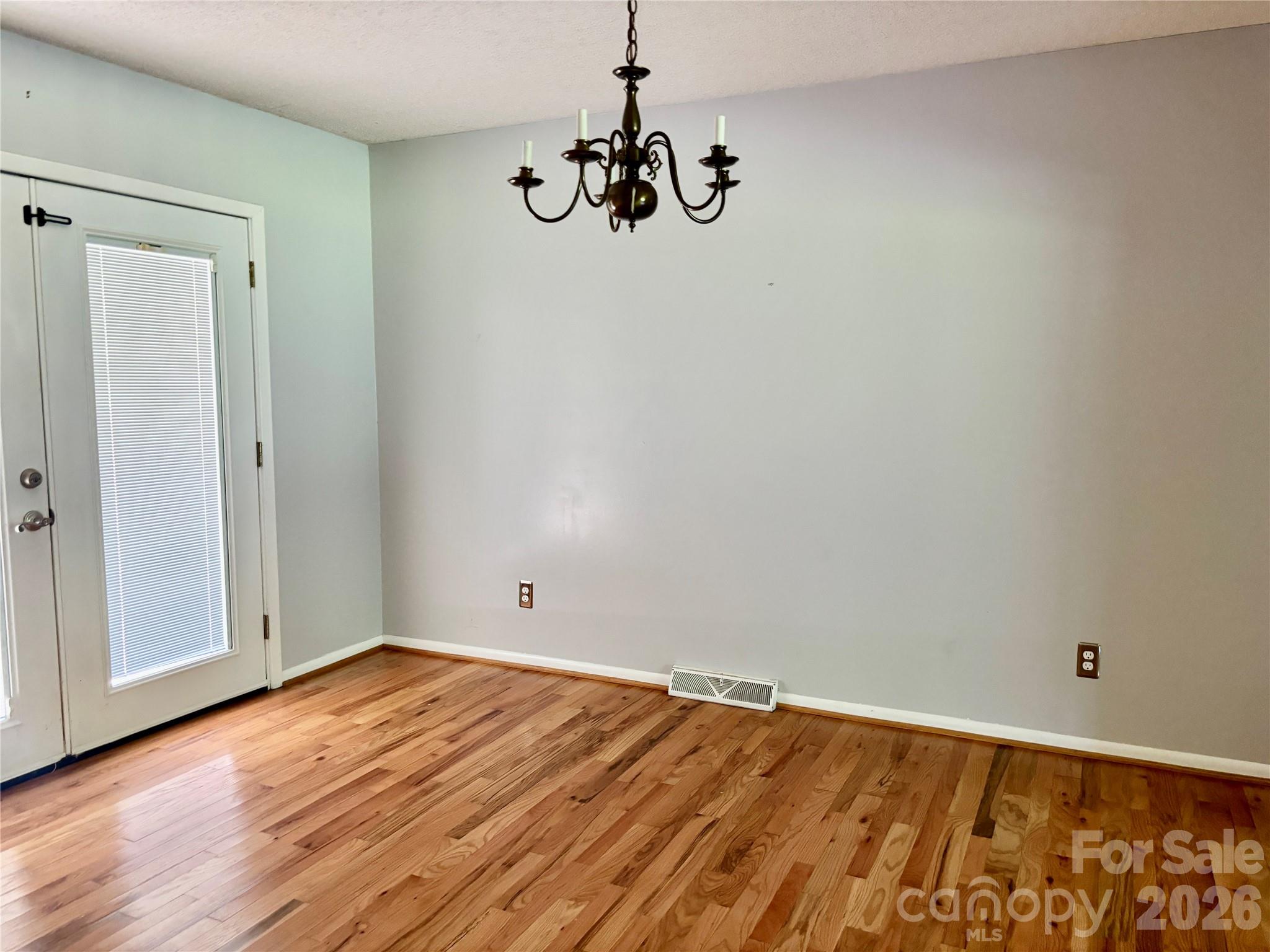 8417 Rolling Hills Avenue — Hickory