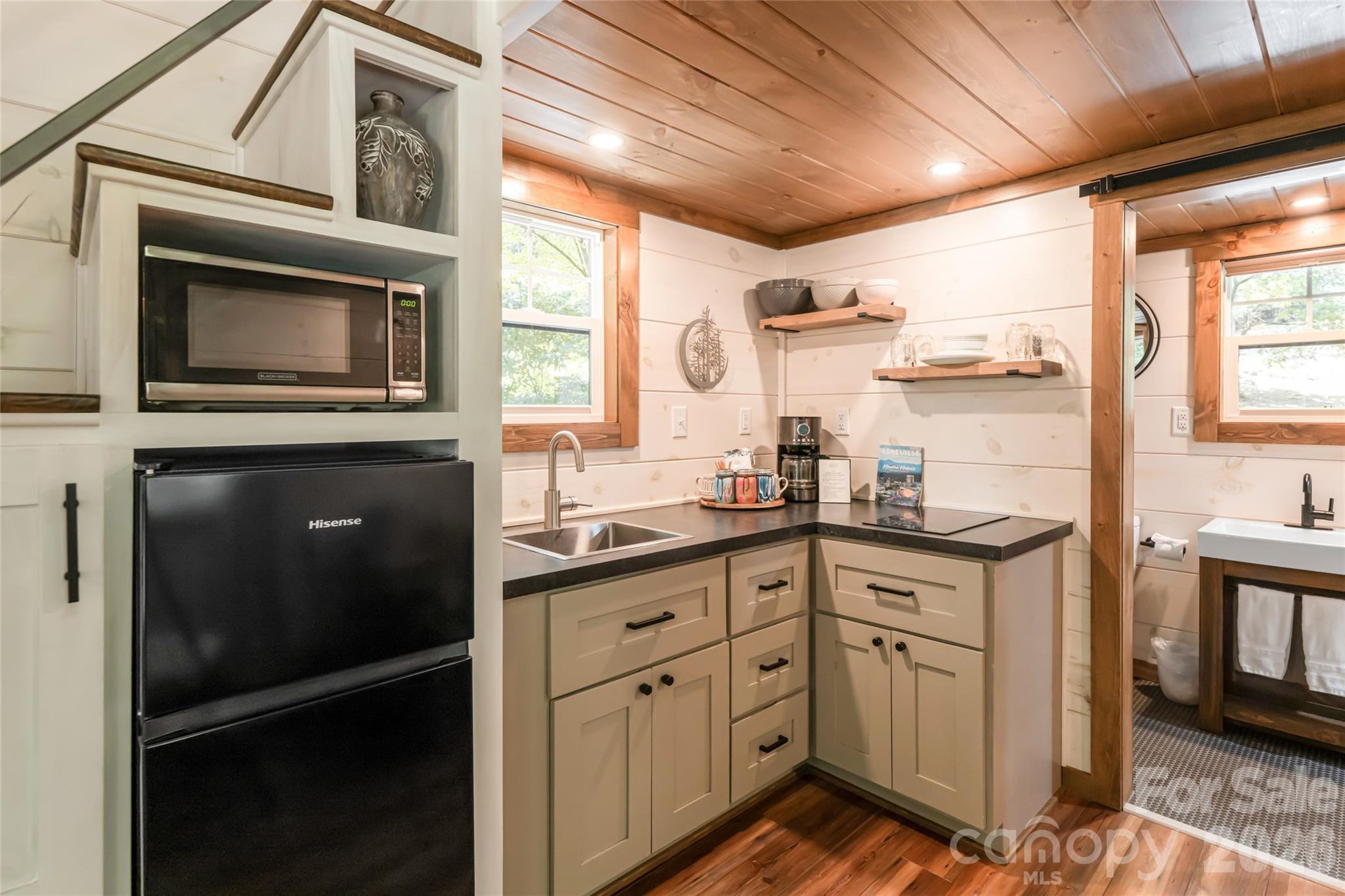 1037 Newberry Creek Road — Old Fort