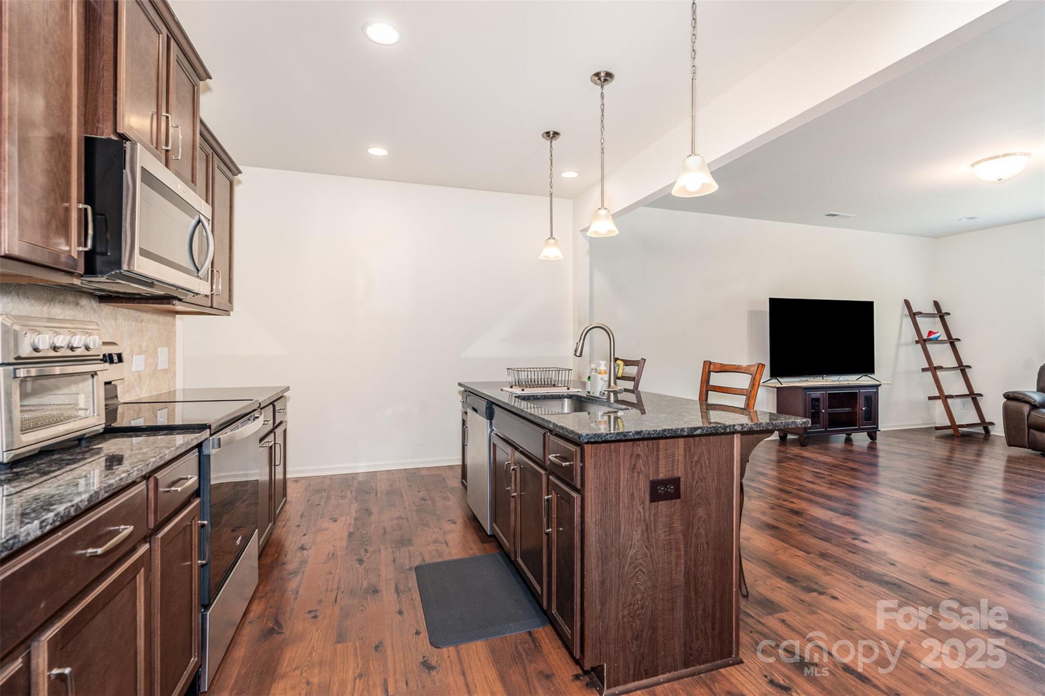 839 Foxglove Lane — York