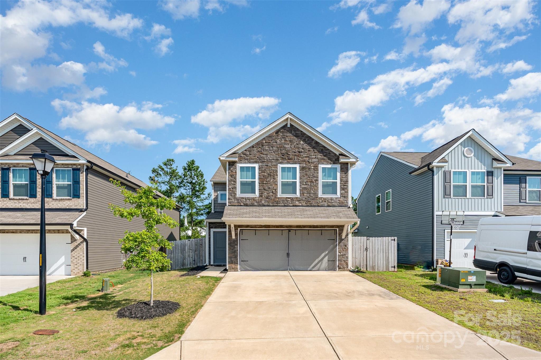 839 Foxglove Lane — York