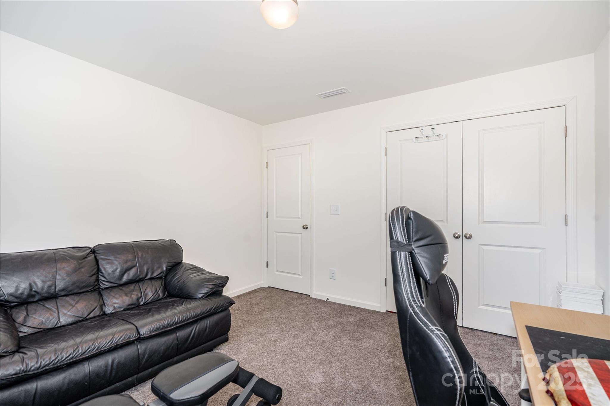839 Foxglove Lane — York