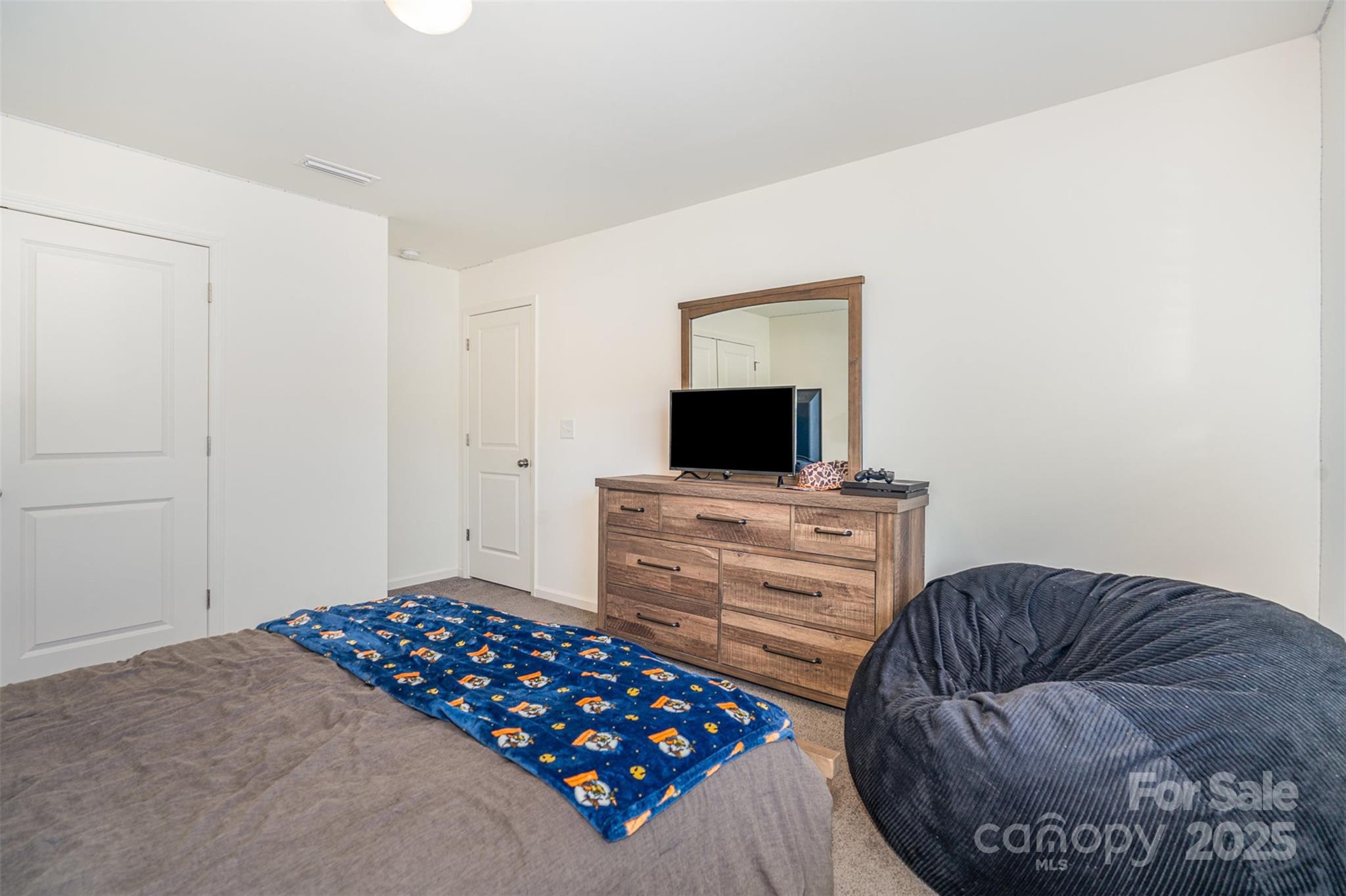 839 Foxglove Lane — York