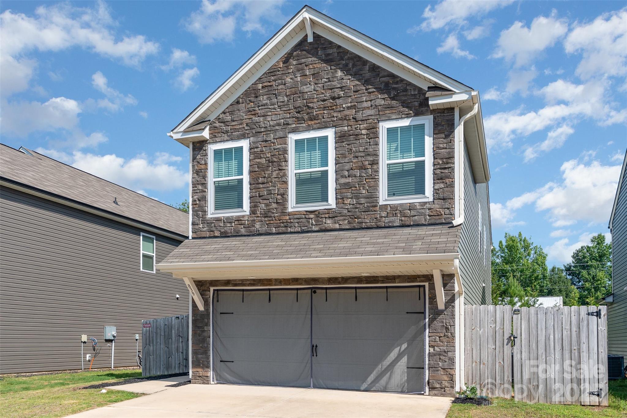 839 Foxglove Lane — York