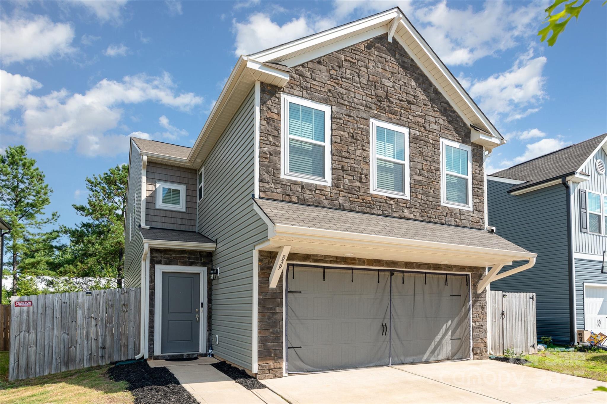 839 Foxglove Lane — York