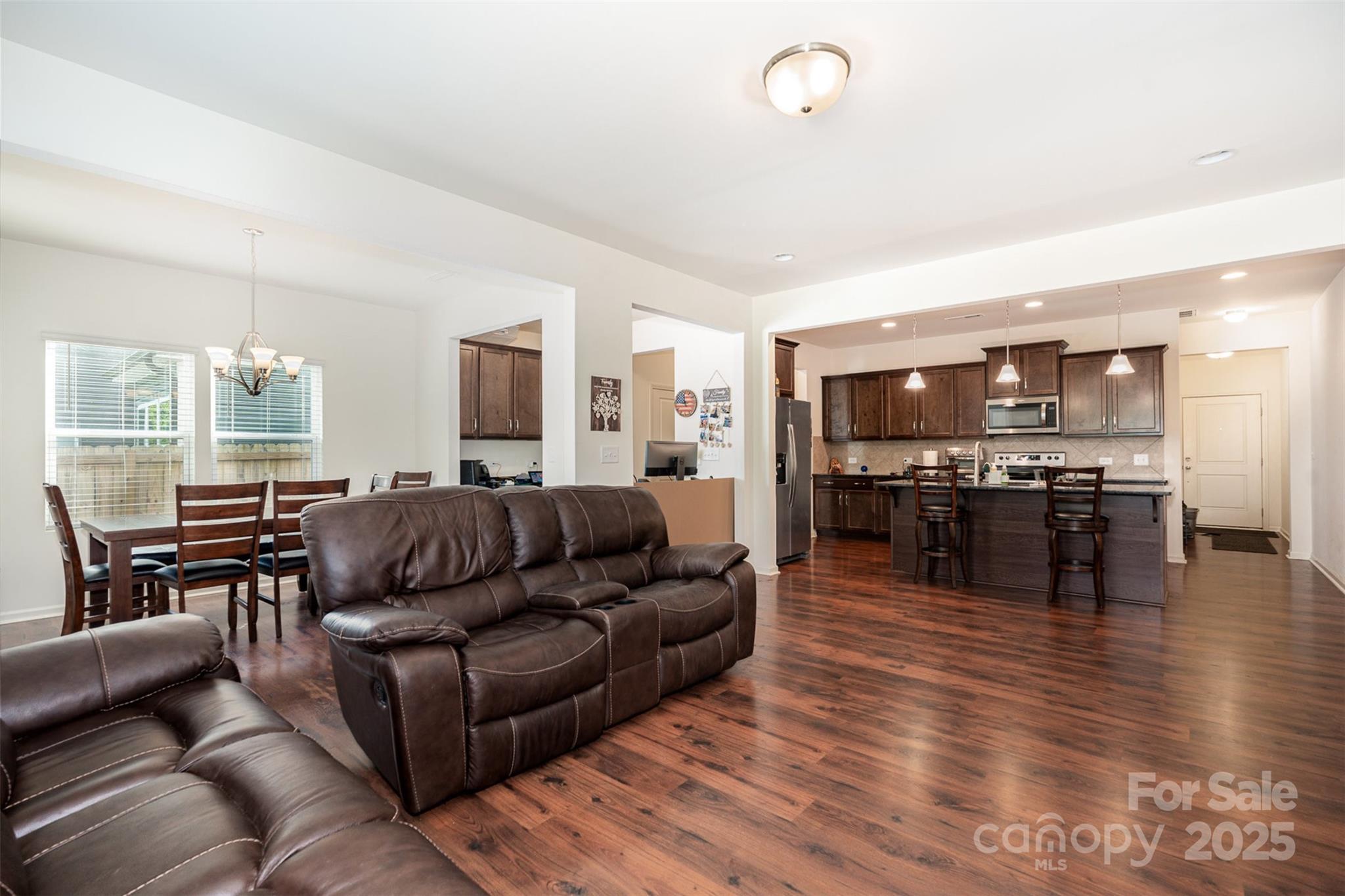 839 Foxglove Lane — York