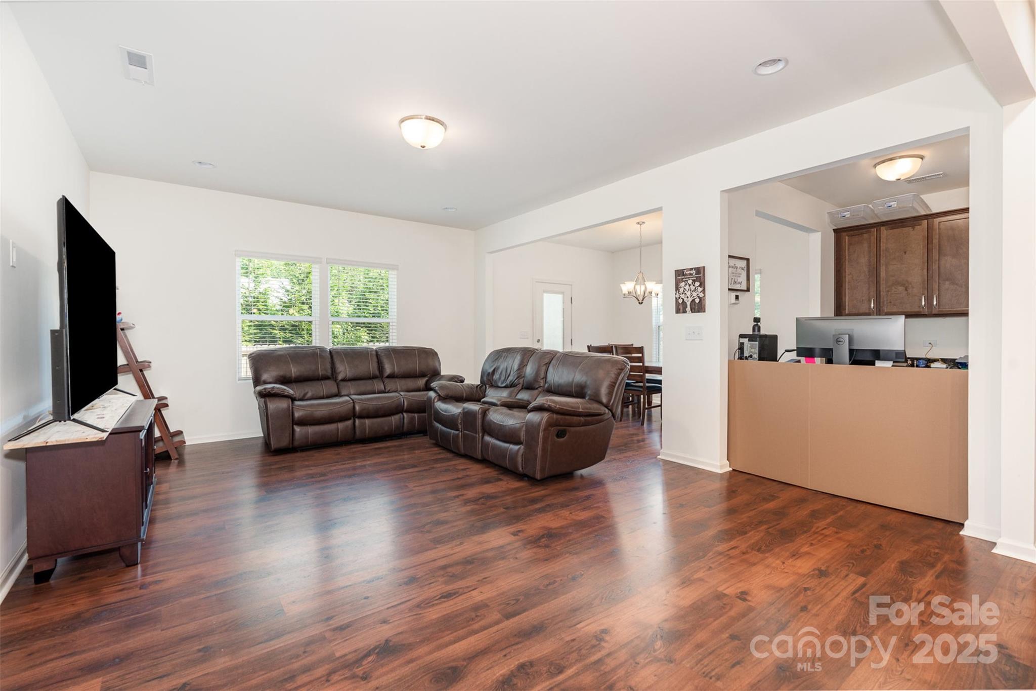 839 Foxglove Lane — York