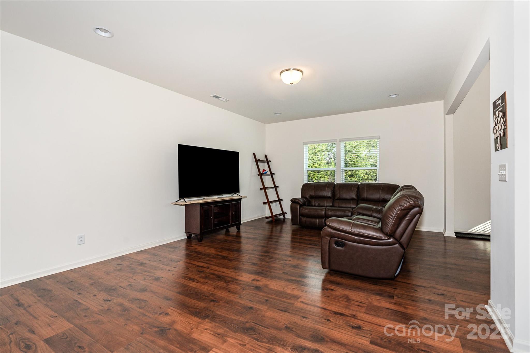 839 Foxglove Lane — York
