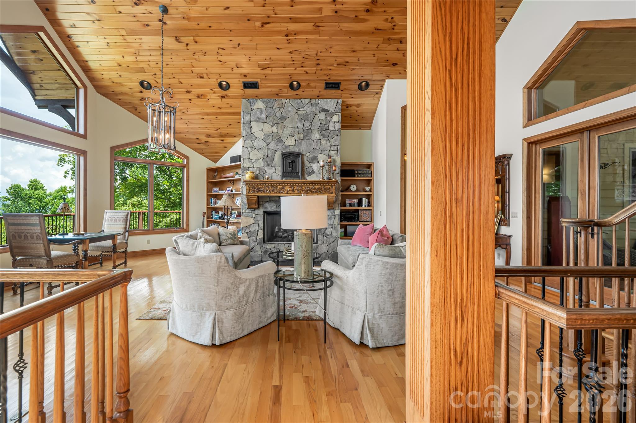 2280 Mountain Air Drive — Burnsville