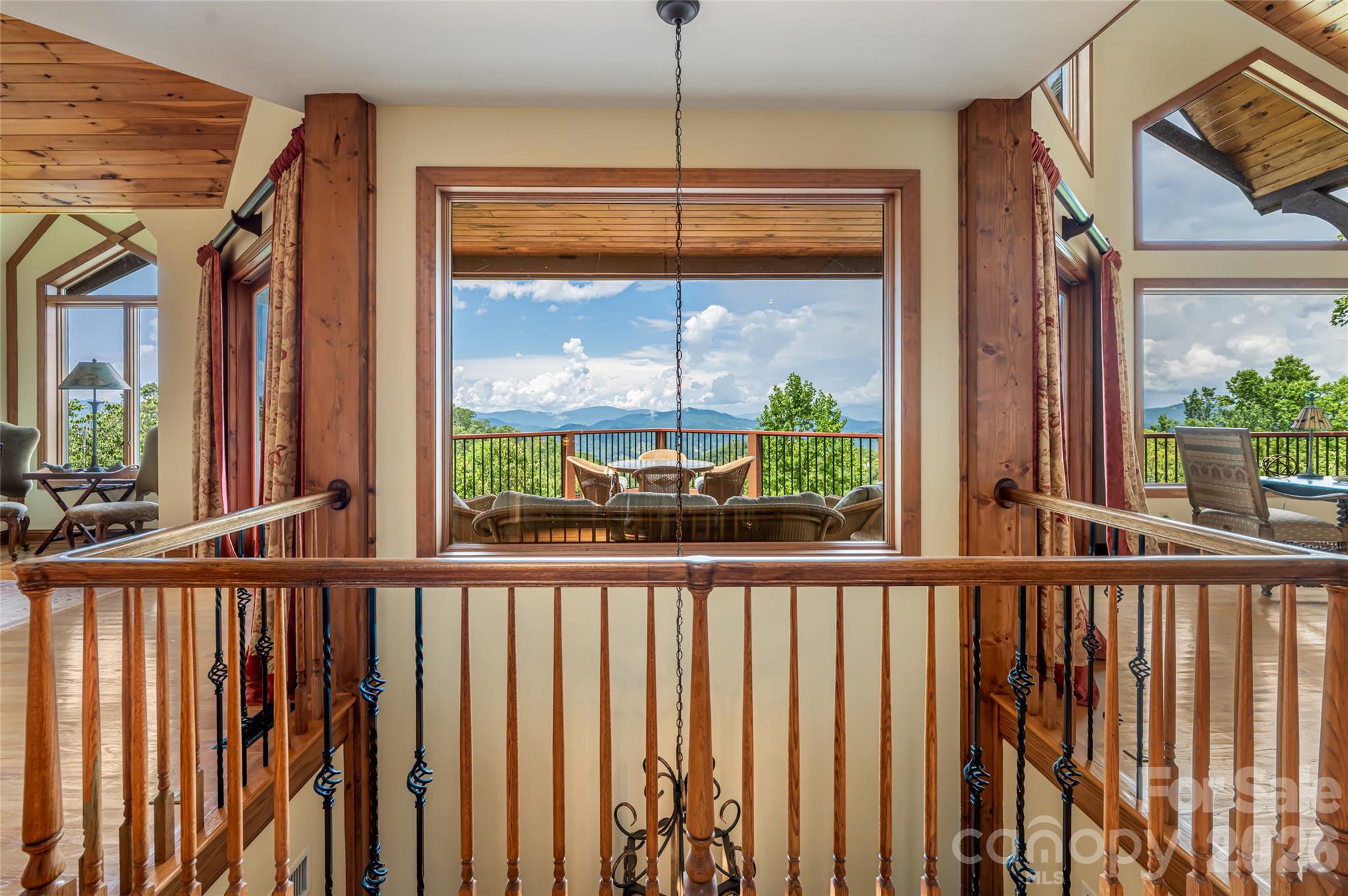 2280 Mountain Air Drive — Burnsville