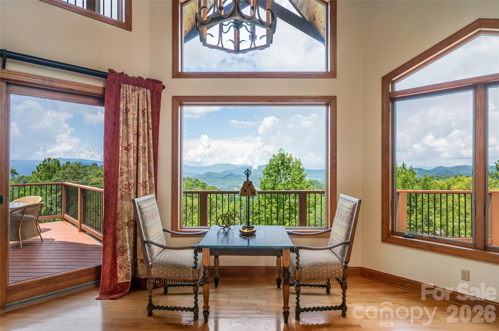2280 Mountain Air Drive — Burnsville