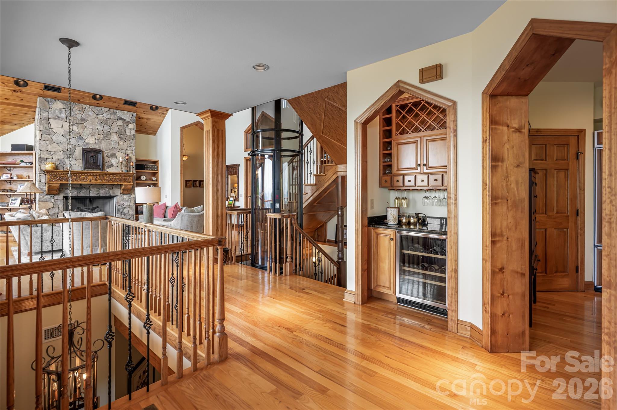 2280 Mountain Air Drive — Burnsville