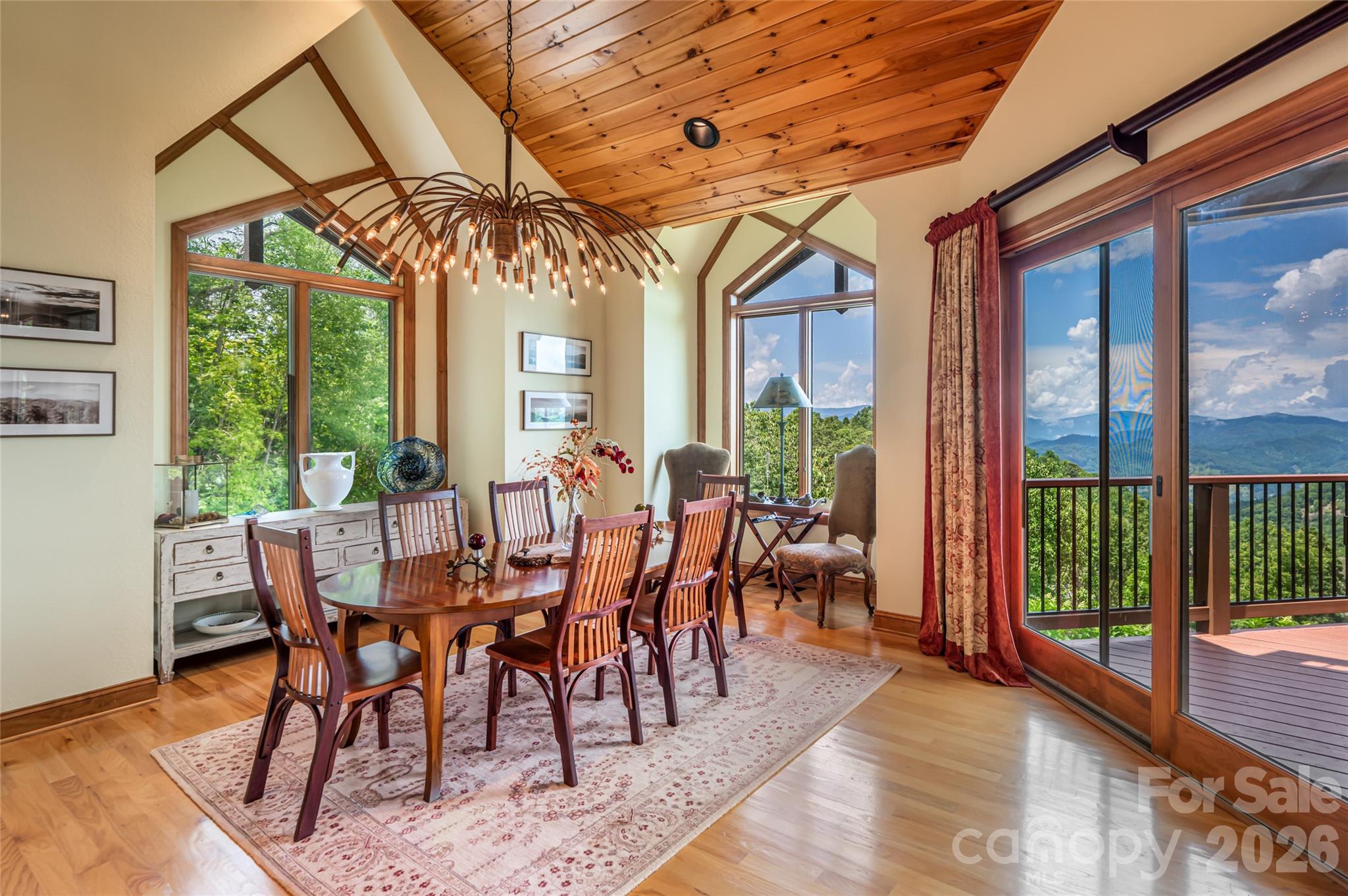 2280 Mountain Air Drive — Burnsville