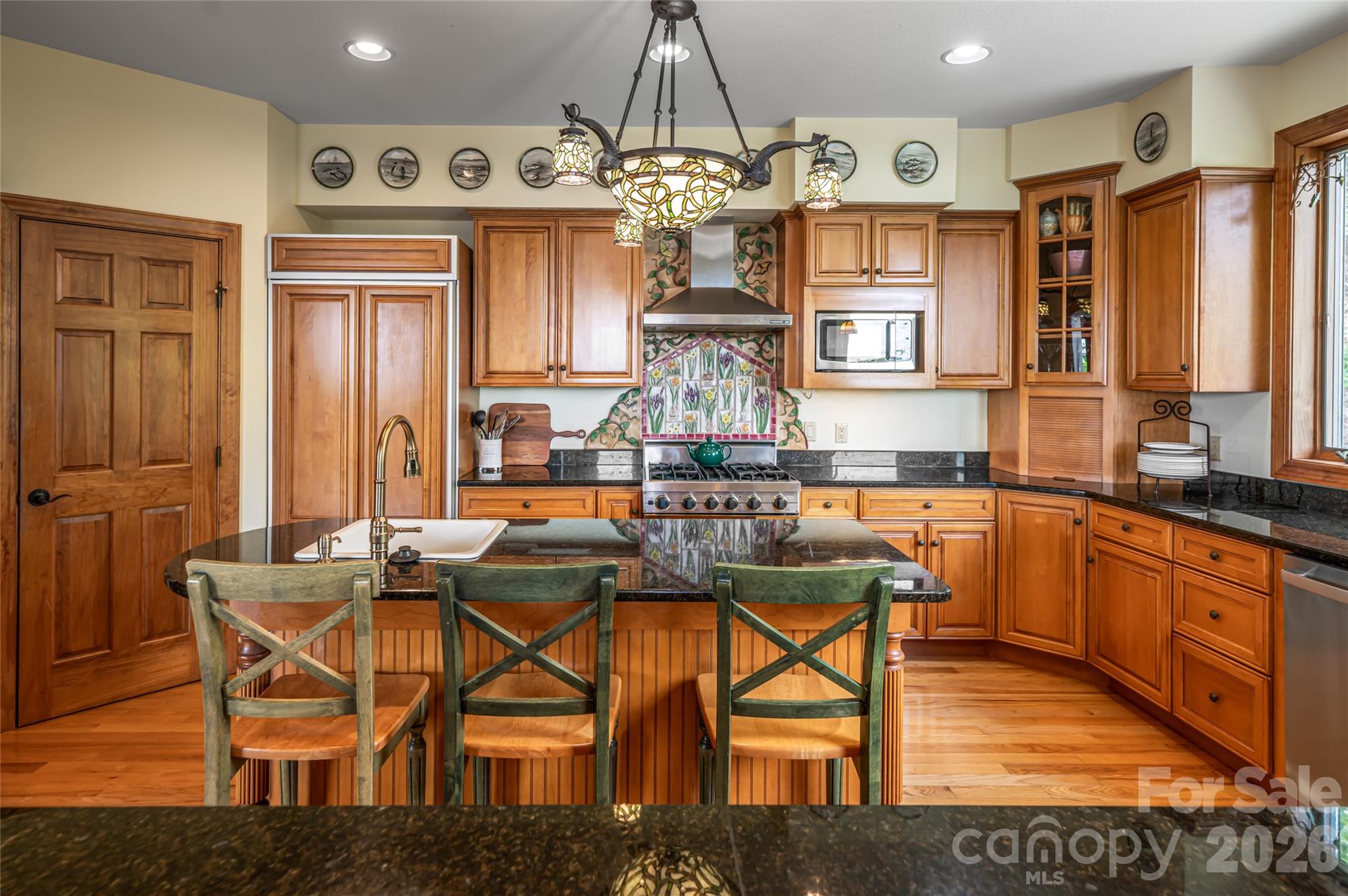 2280 Mountain Air Drive — Burnsville