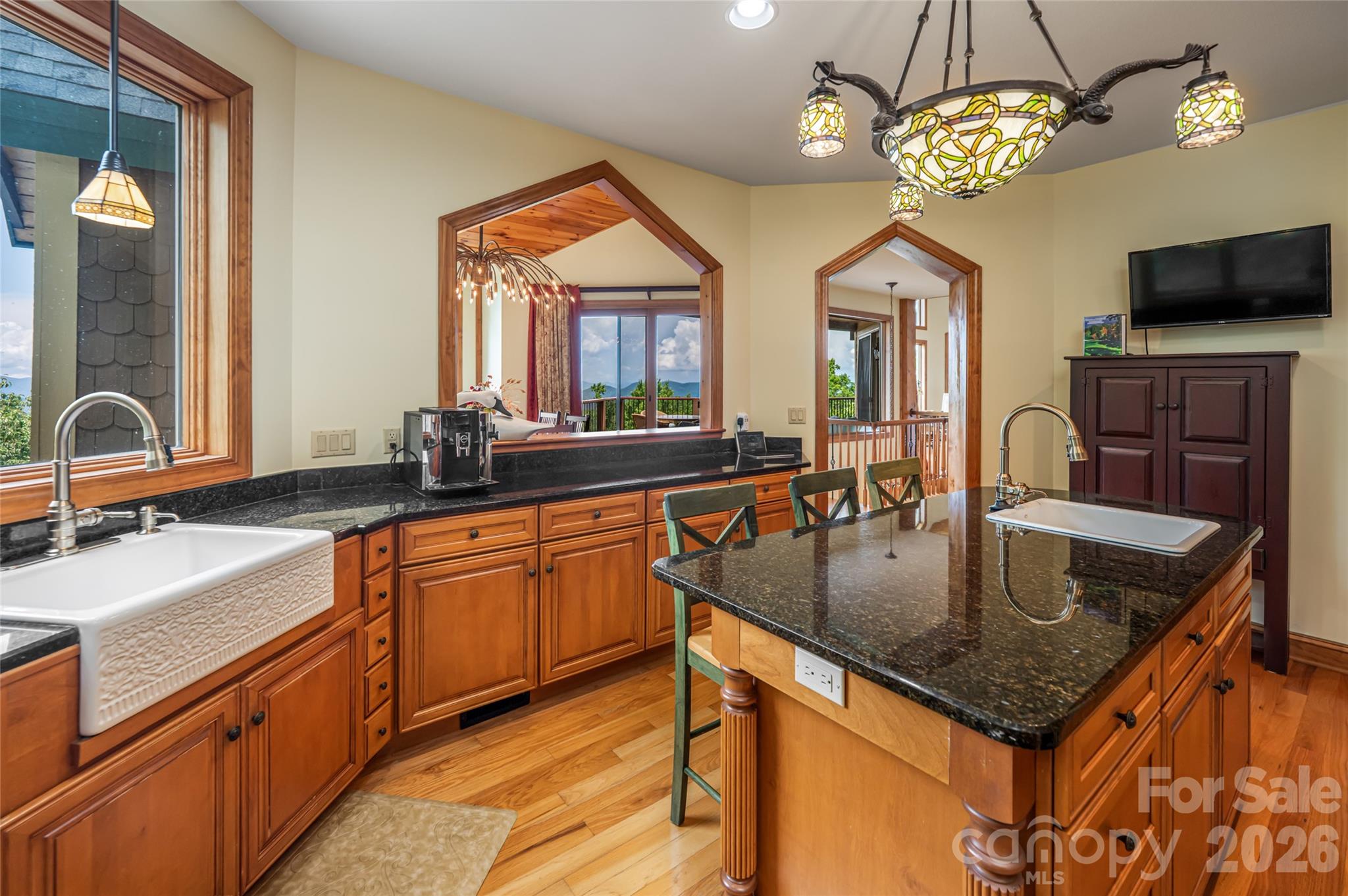2280 Mountain Air Drive — Burnsville