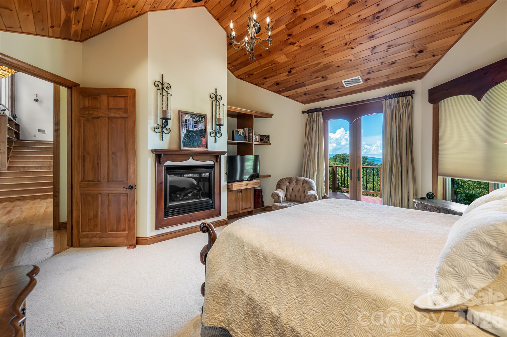2280 Mountain Air Drive — Burnsville