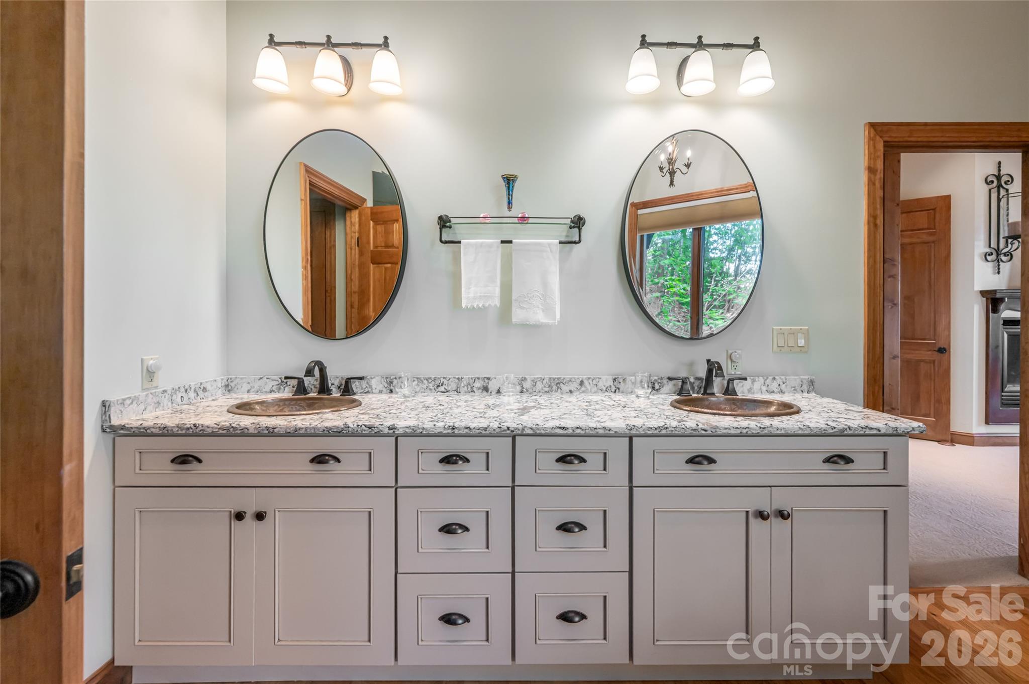 2280 Mountain Air Drive — Burnsville