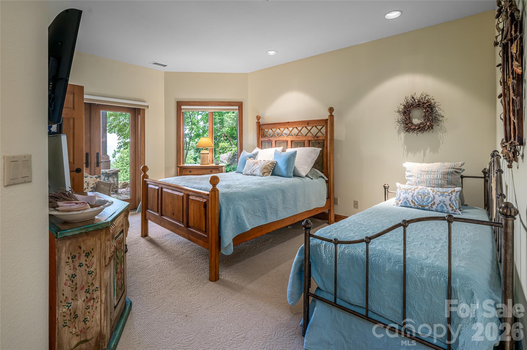 2280 Mountain Air Drive — Burnsville
