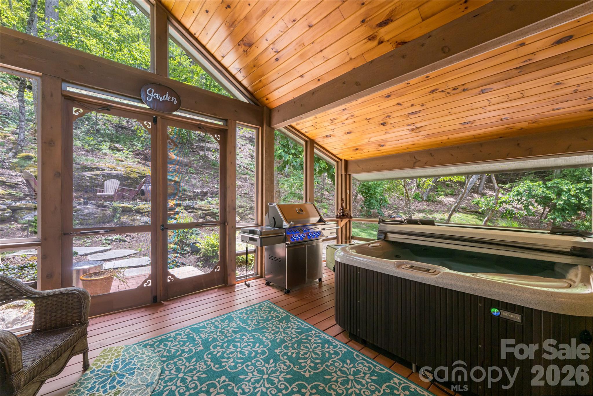 2280 Mountain Air Drive — Burnsville