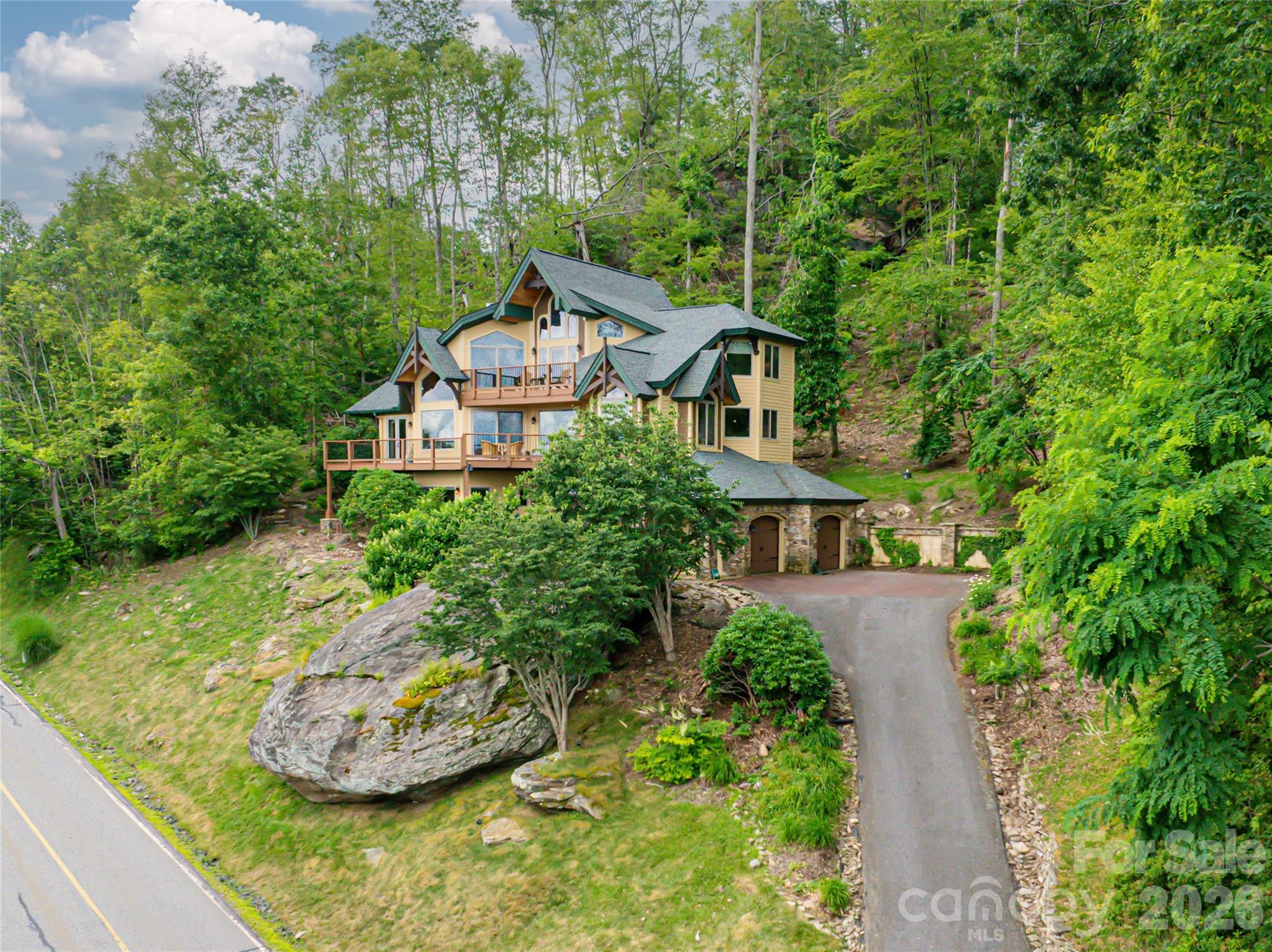2280 Mountain Air Drive — Burnsville
