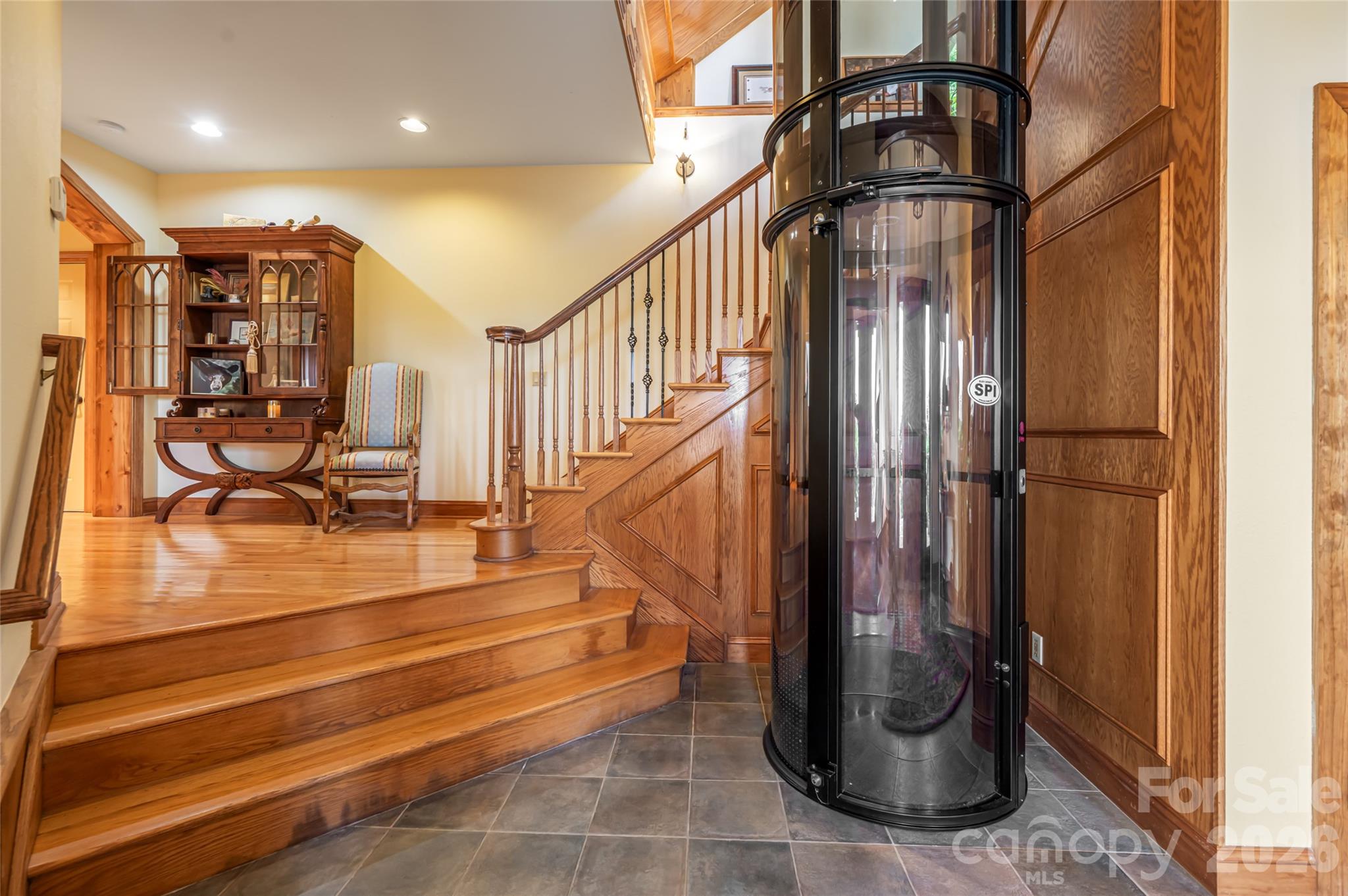 2280 Mountain Air Drive — Burnsville