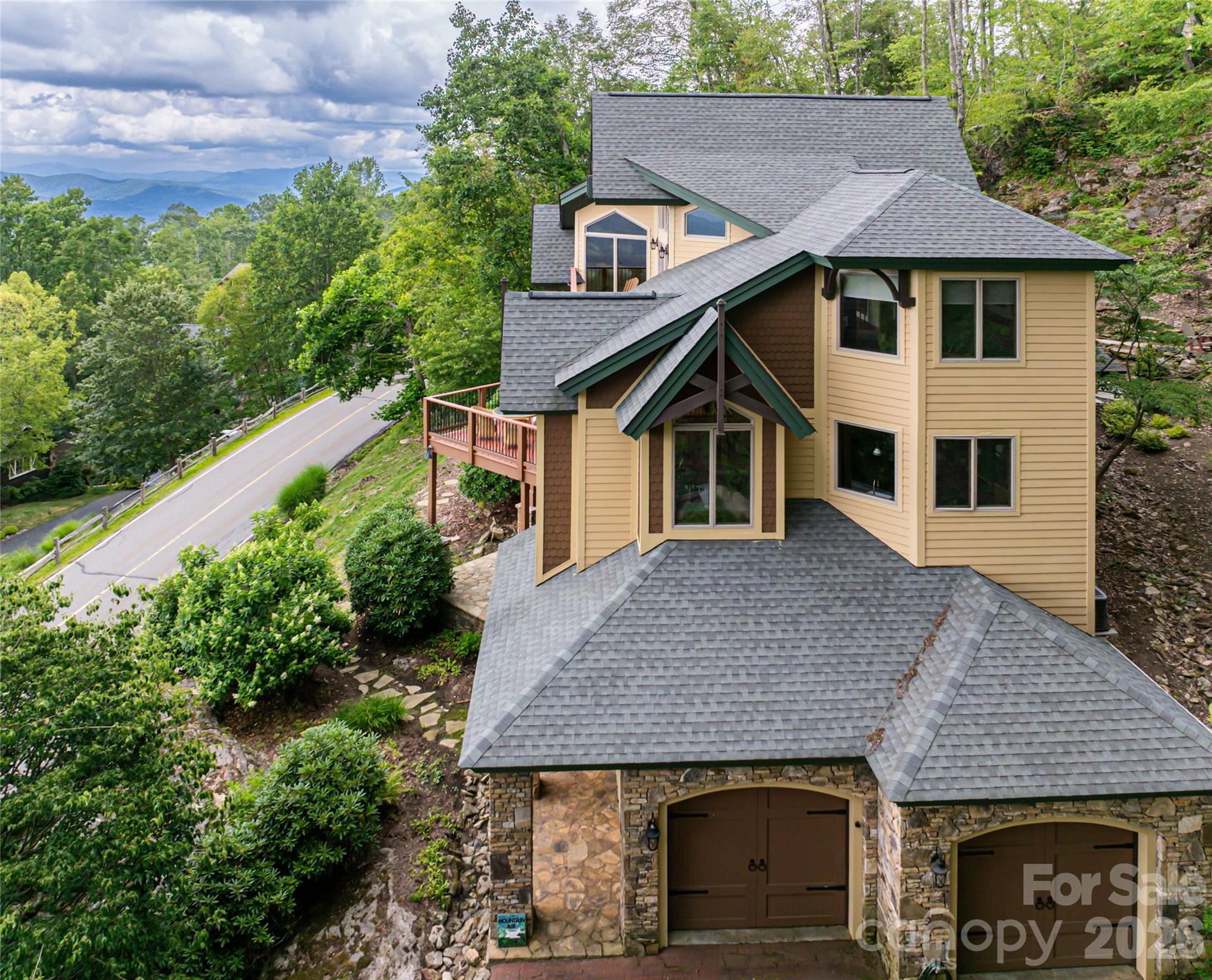 2280 Mountain Air Drive — Burnsville
