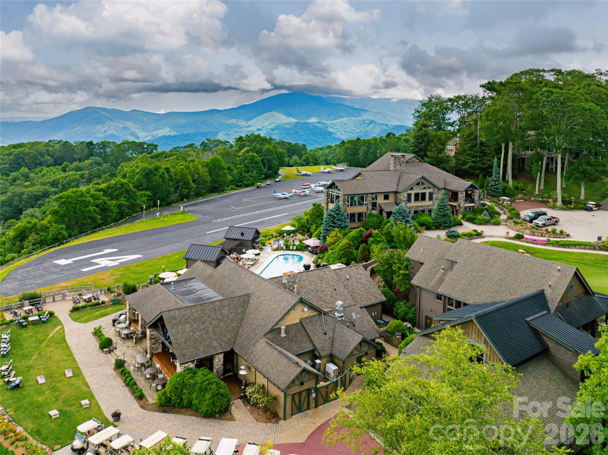 2280 Mountain Air Drive — Burnsville