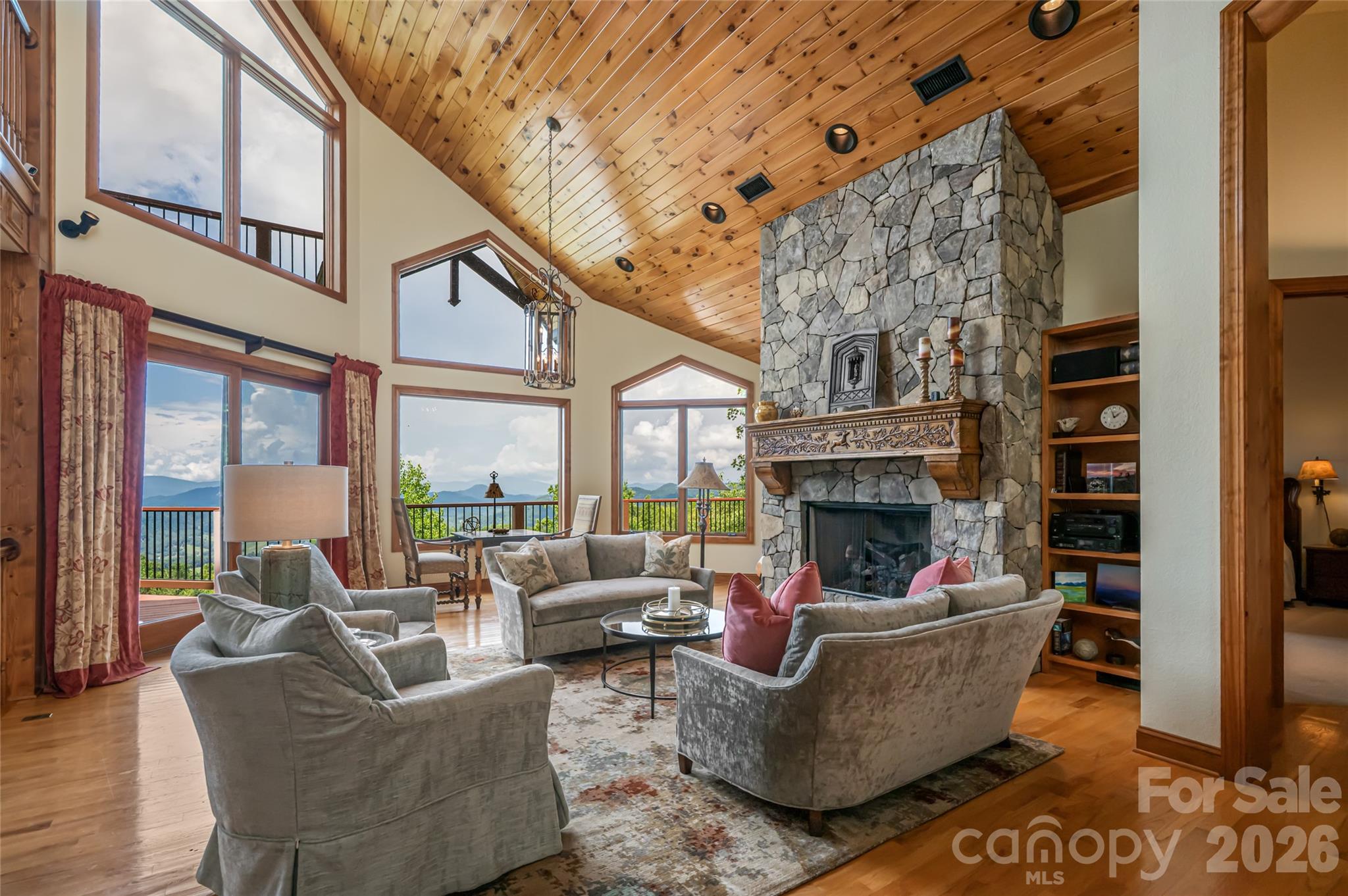 2280 Mountain Air Drive — Burnsville
