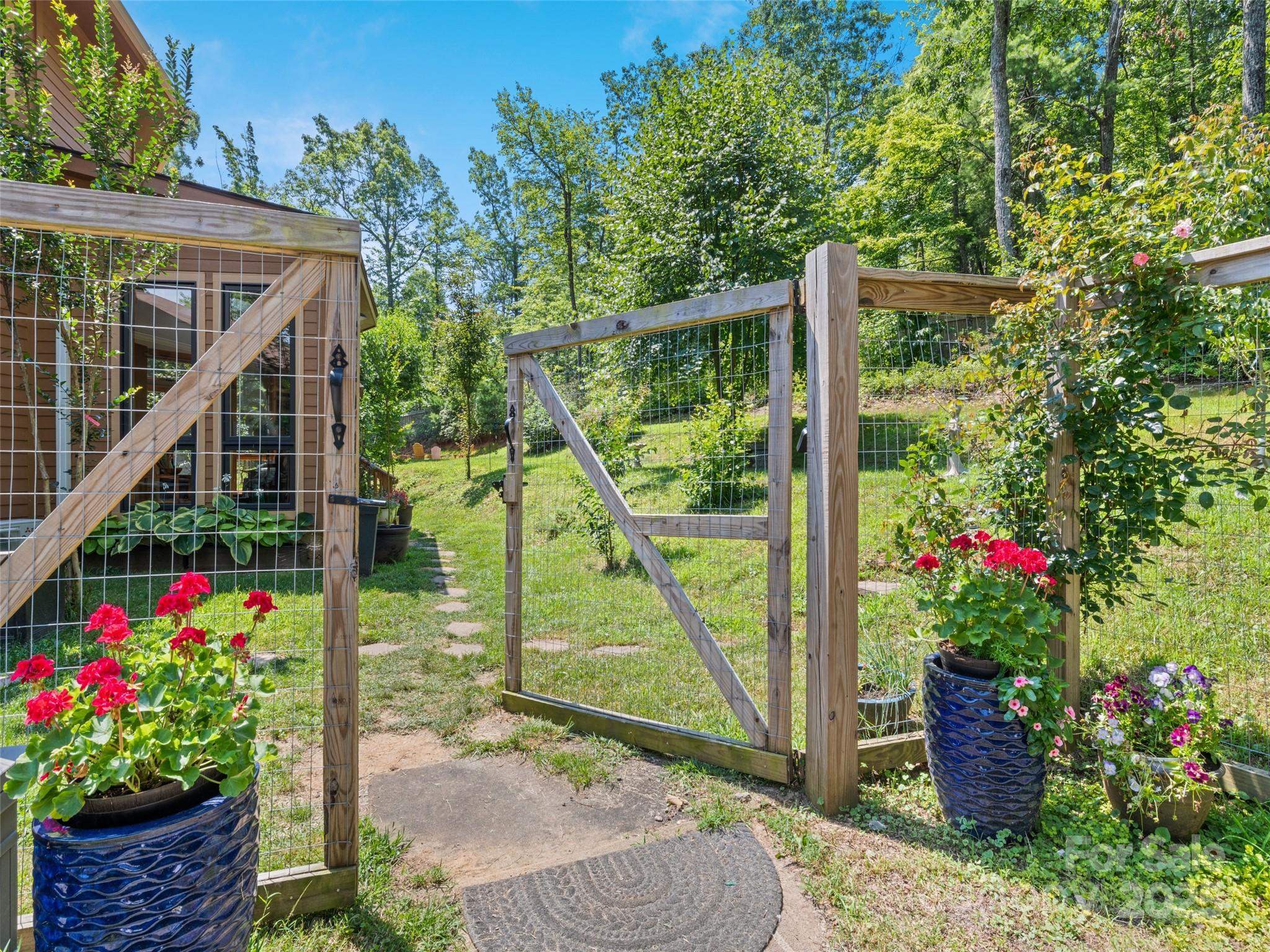 2675 Holbert Cove Road — Saluda