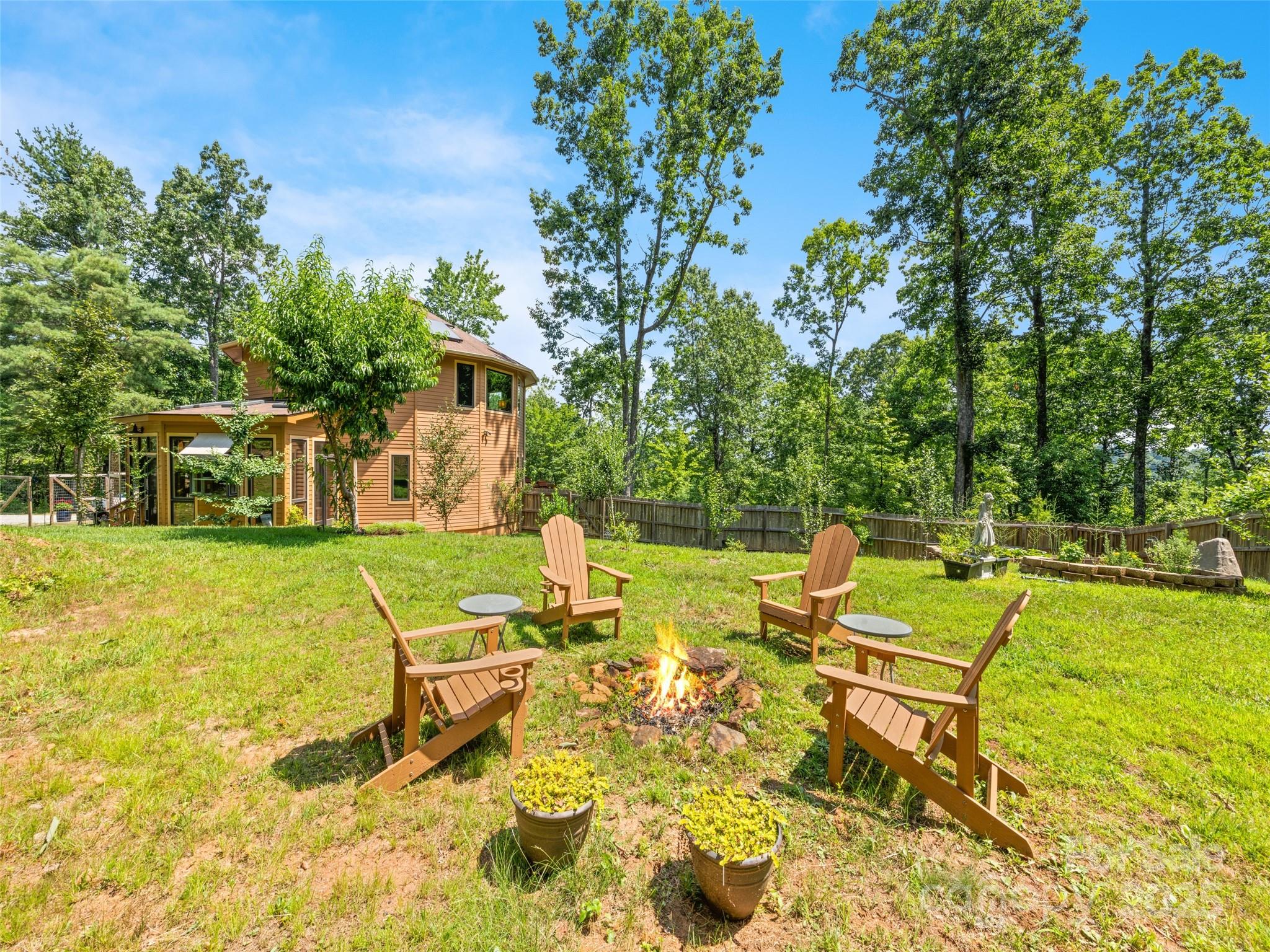 2675 Holbert Cove Road — Saluda