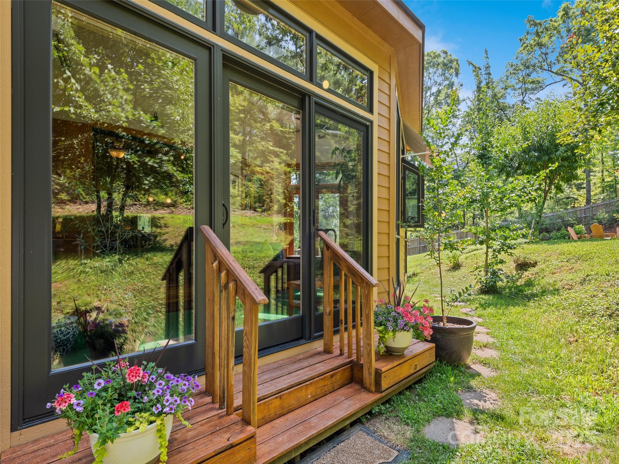 2675 Holbert Cove Road — Saluda