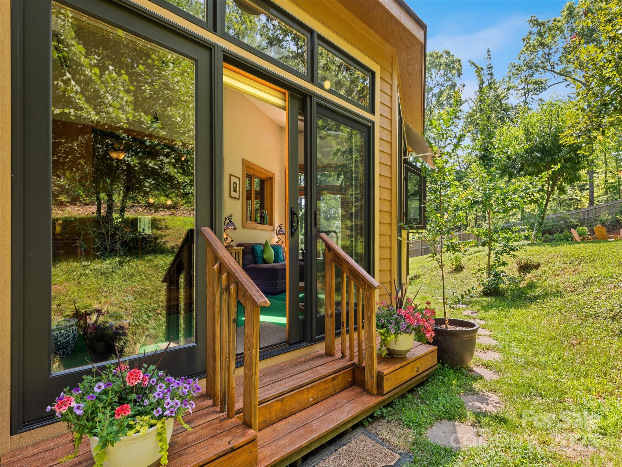 2675 Holbert Cove Road — Saluda