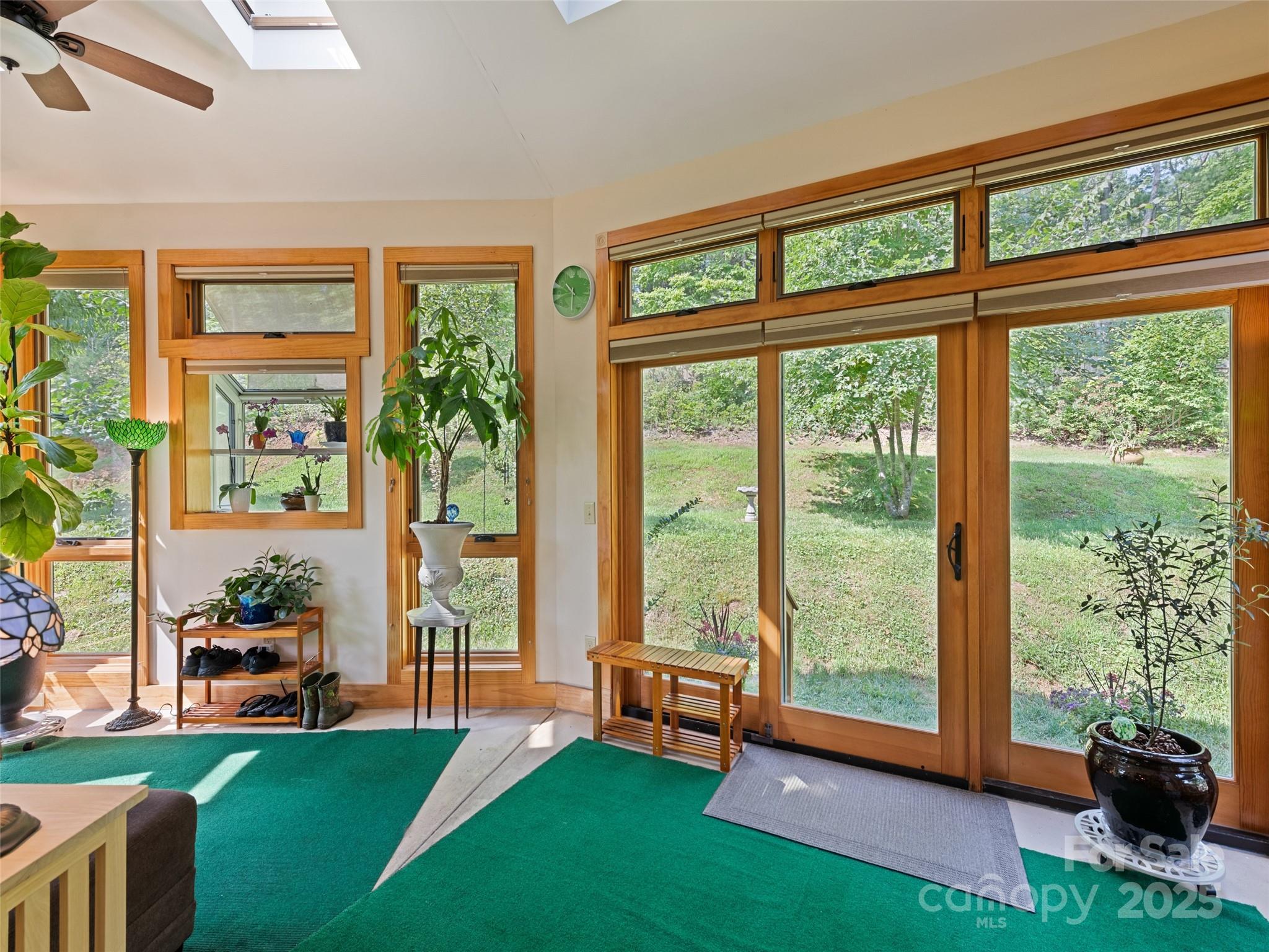 2675 Holbert Cove Road — Saluda