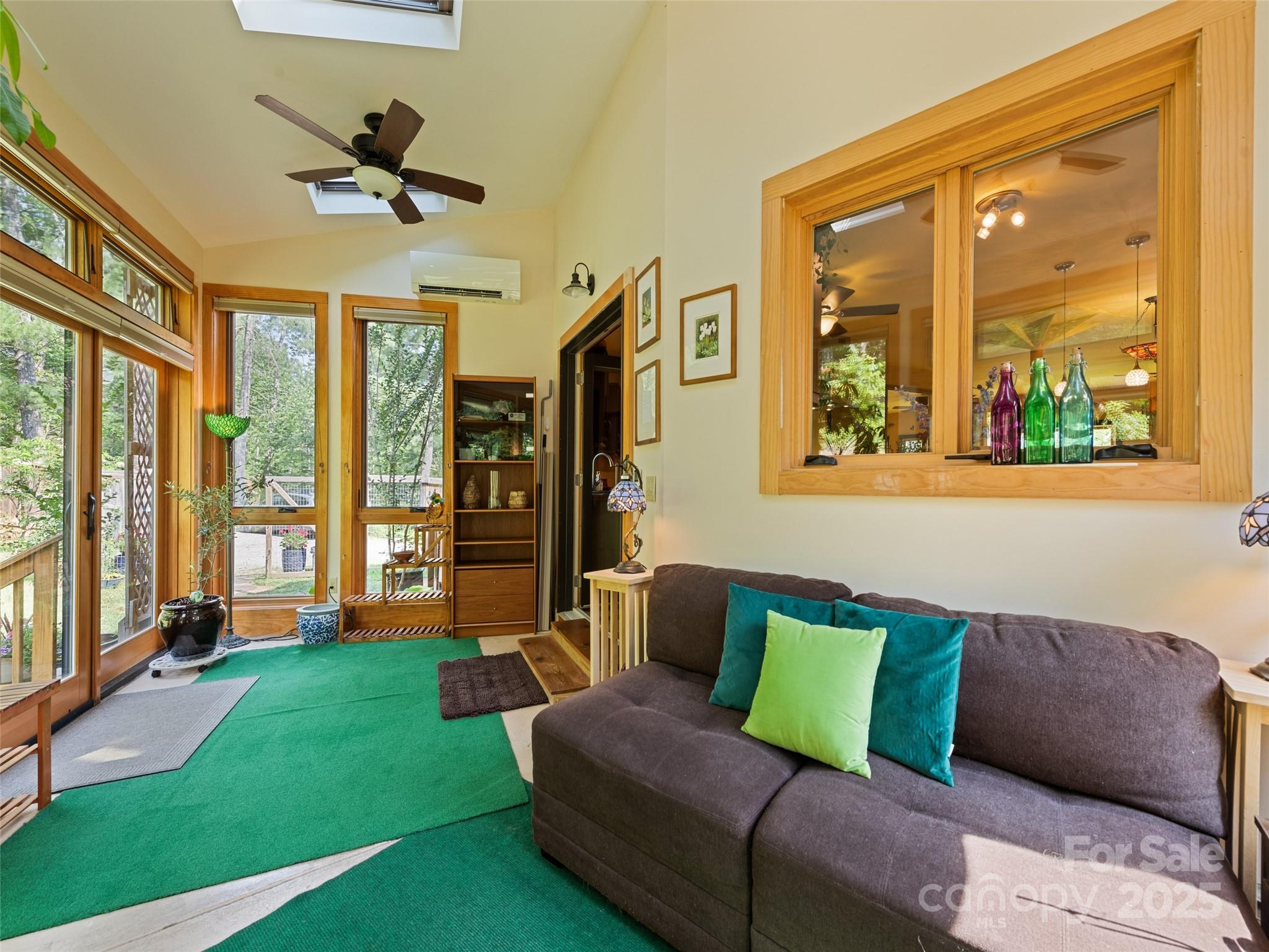 2675 Holbert Cove Road — Saluda